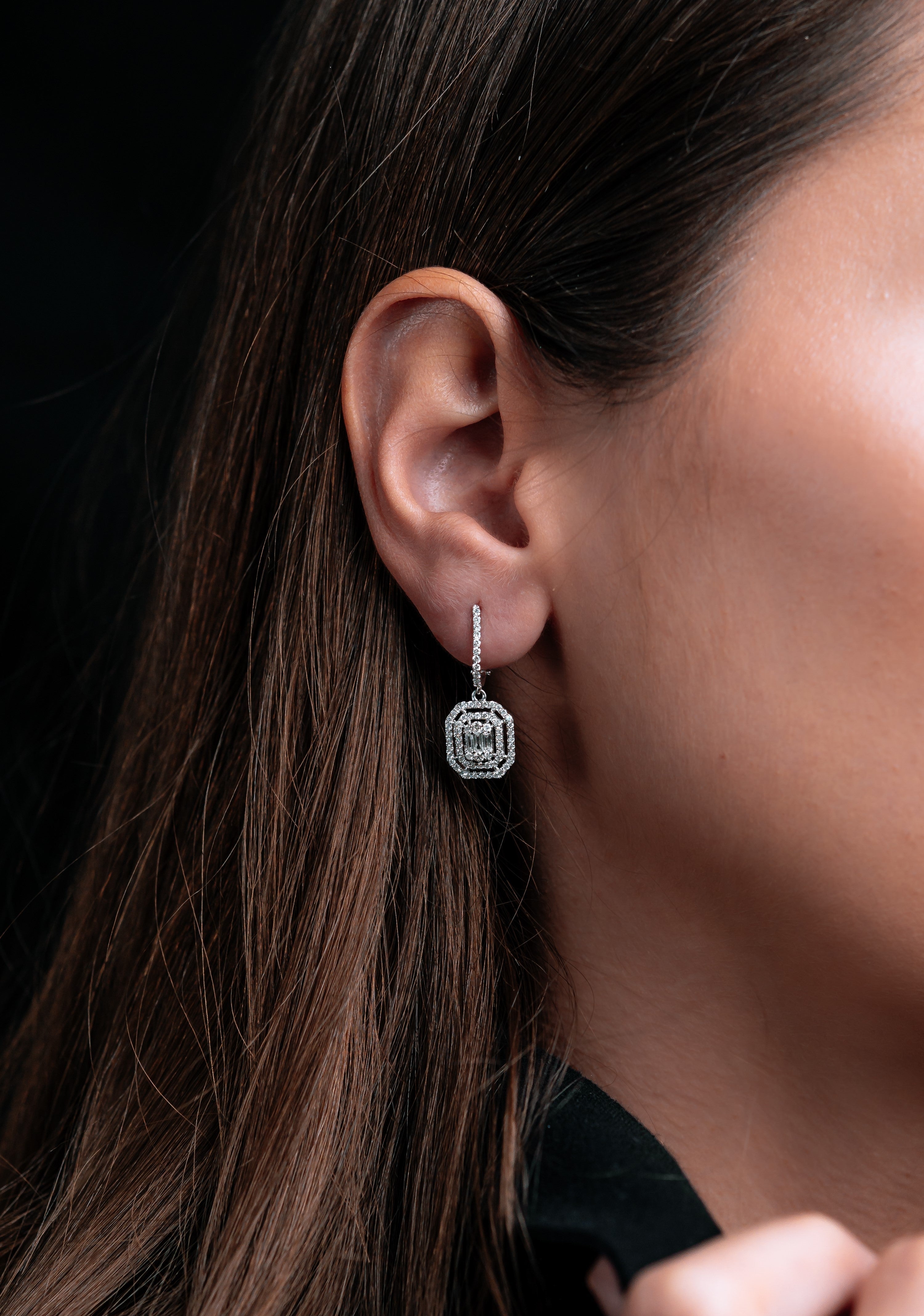 CERCEI E000002 DIN AUR ALB 14K FORMA SEMIPATRAT CU DIAMANTE - Bijuterii LA ROSA - Verighete si Inele de Logodna, bijuterii cu diamante