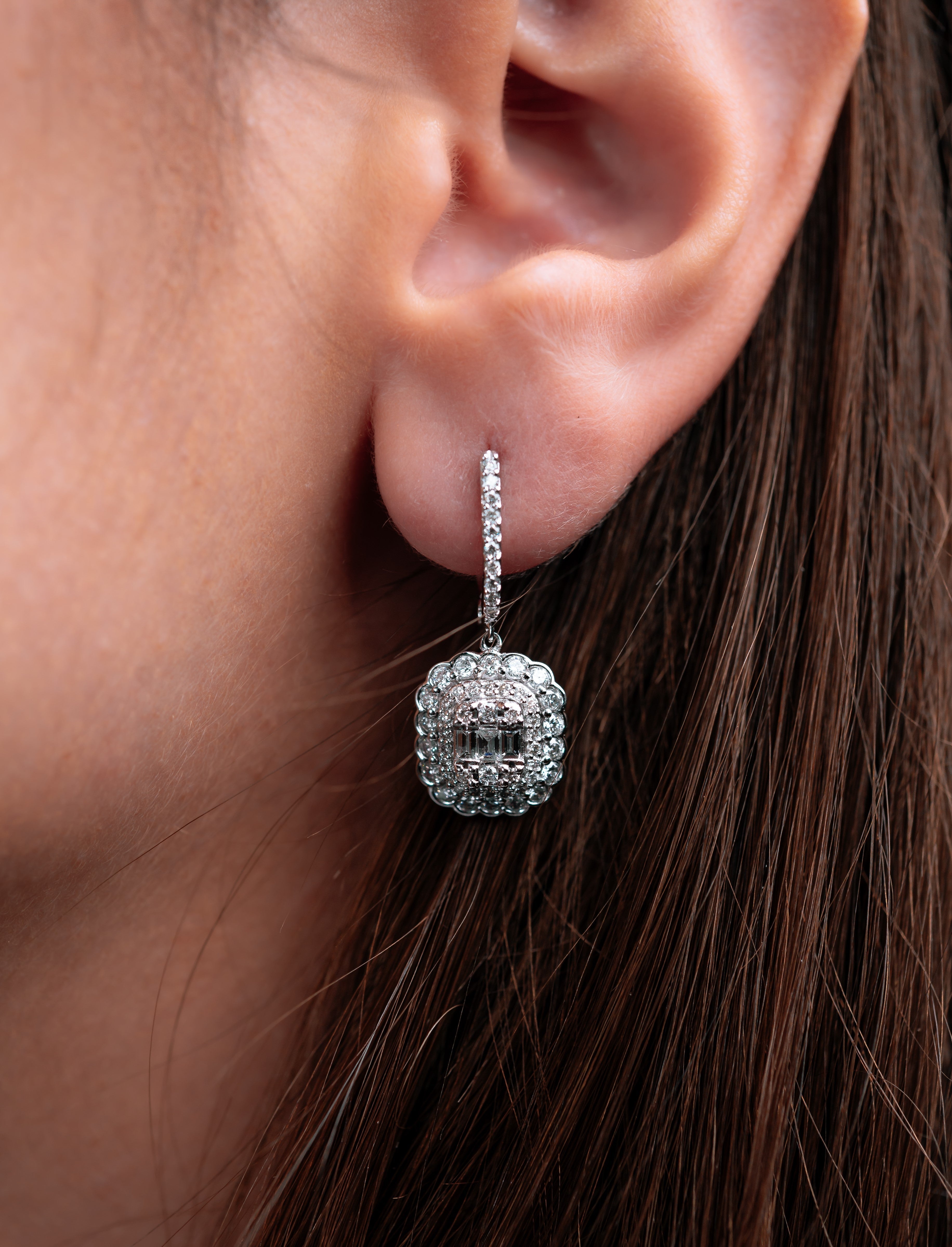CERCEI E000044 DIN AUR ALB 14K FORMA SEMIPATRAT CU DIAMANTE - Bijuterii LA ROSA - Verighete si Inele de Logodna, bijuterii cu diamante