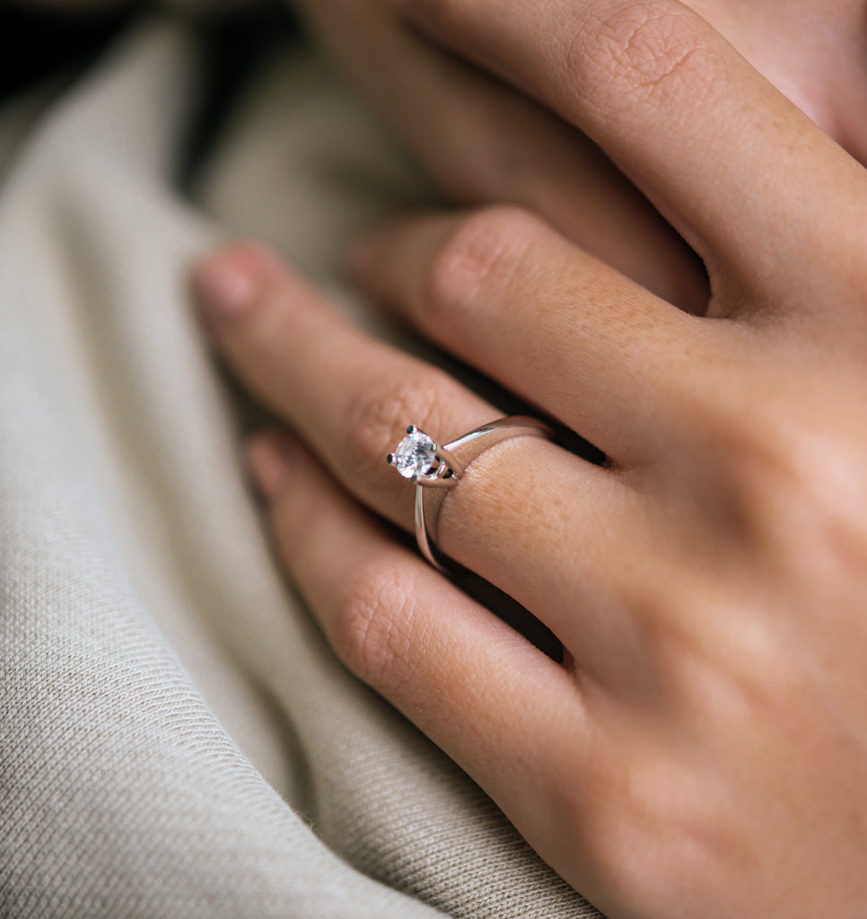 Inel de logodna LR00327 din aur alb 18k cu diamant - Bijuterii LA ROSA
