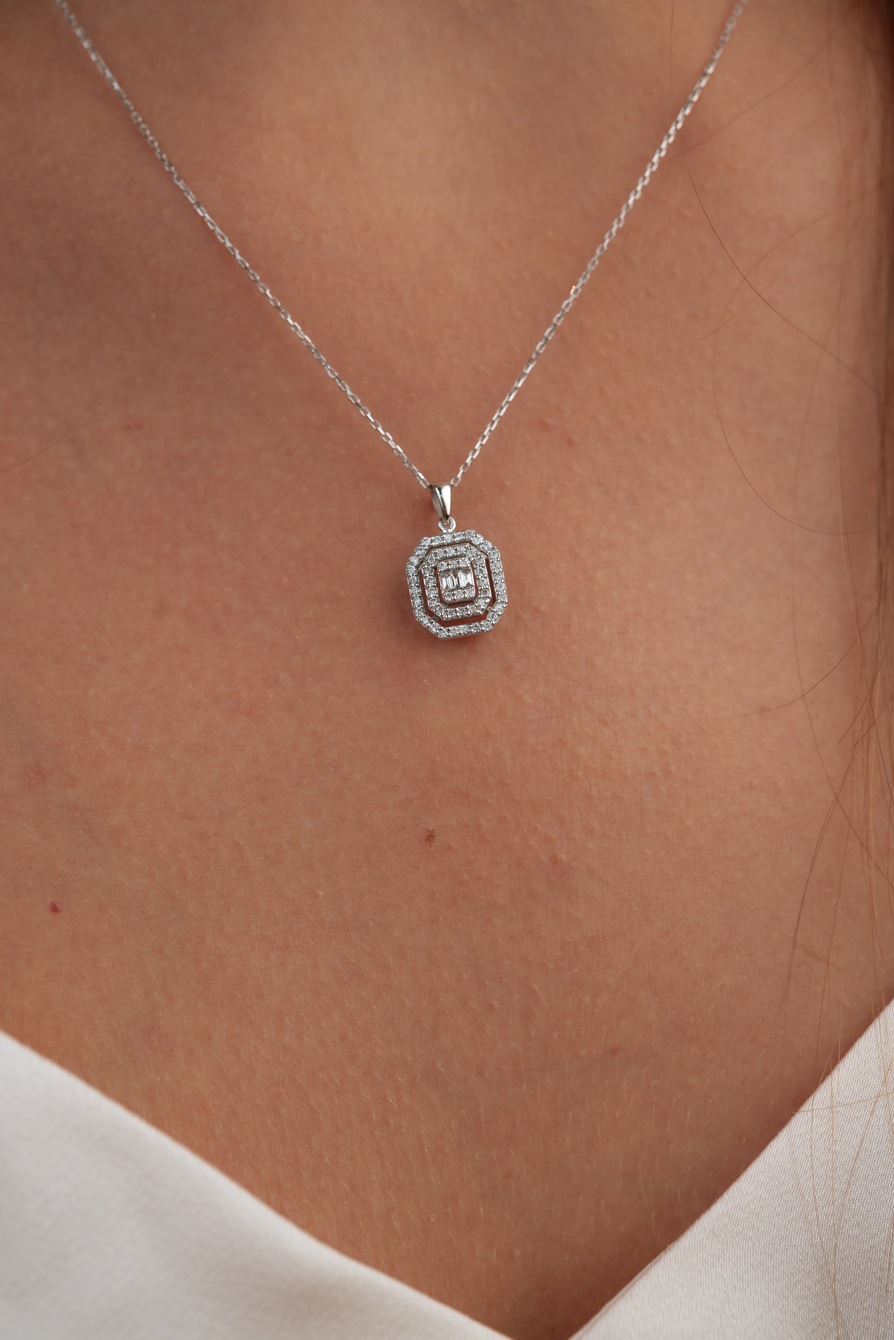 Colier Sabro din aur alb de 14k cu diamant baghete - Bijuterii LA ROSA