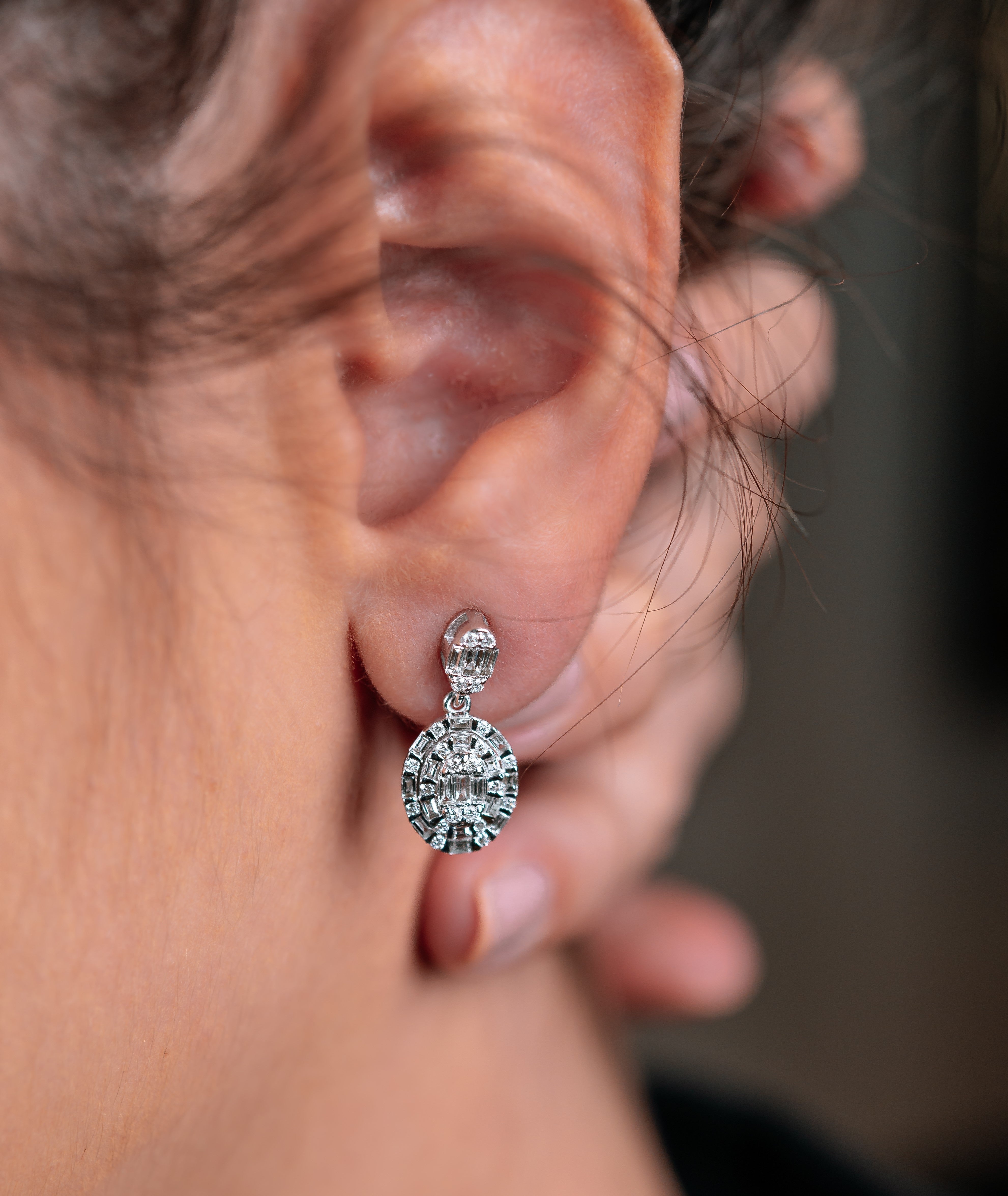 CERCEI E000659 DIN AUR ALB DE 14K FORMA OVALA CU DIAMANTE - Bijuterii LA ROSA - Verighete si Inele de Logodna, bijuterii cu diamante
