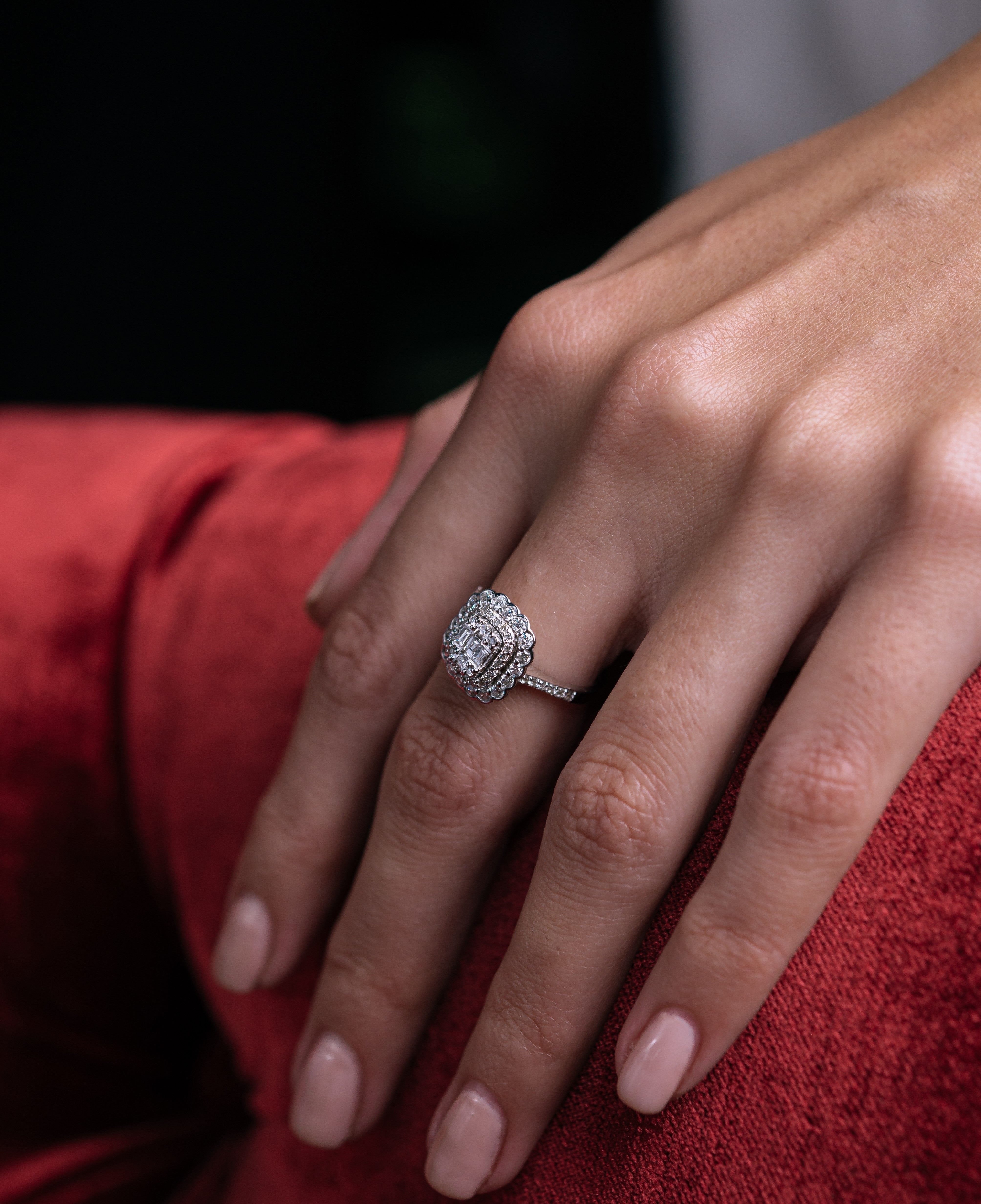 INEL R000164 DIN AUR ALB 14K FORMA DREPTUNGHIULARA CU DIAMANTE - Bijuterii LA ROSA - Verighete si Inele de Logodna, bijuterii cu diamante