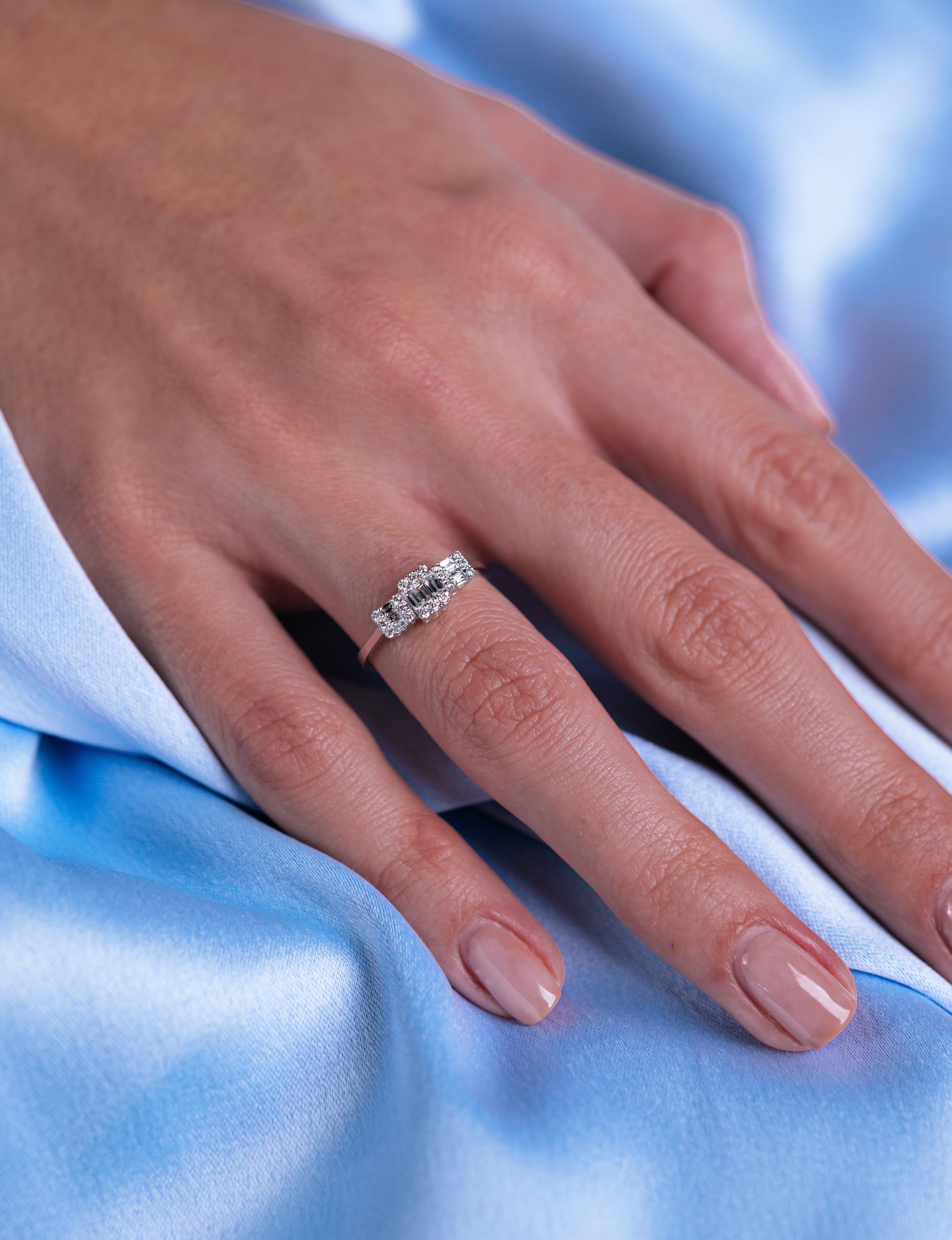 INEL R000526 DIN AUR ALB 14K FORMA PATRATA CU DIAMANTE - Bijuterii LA ROSA - Verighete si Inele de Logodna, bijuterii cu diamante
