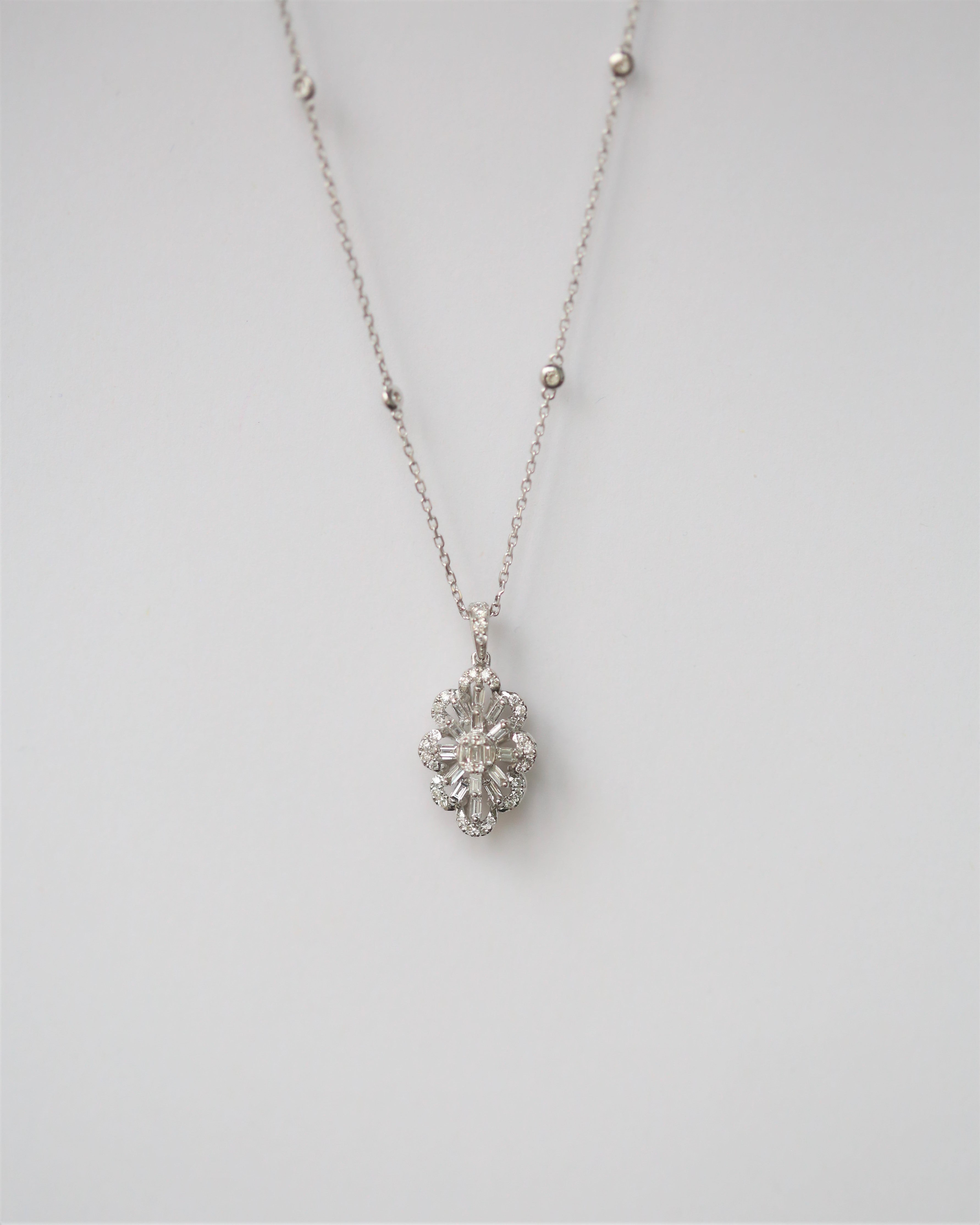 COLIER N000618 DIN AUR ALB 14K FORMA FLOARE CU DIAMANTE - Bijuterii LA ROSA - Verighete si Inele de Logodna, bijuterii cu diamante