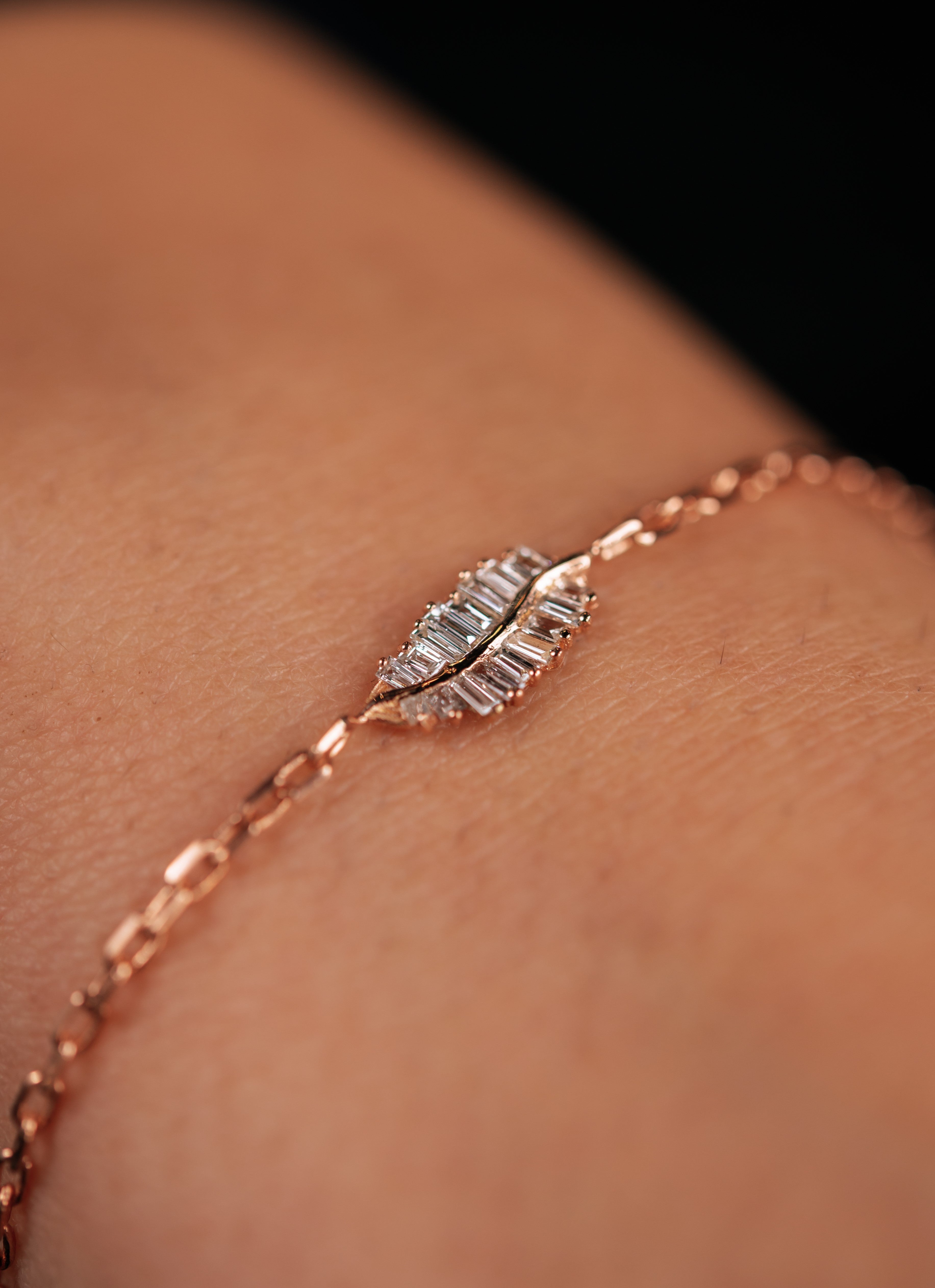 BRATARA B000824 DIN AUR ROZ 14K FORMA FRUNZA CU DIAMANTE - Bijuterii LA ROSA - Verighete si Inele de Logodna, bijuterii cu diamante