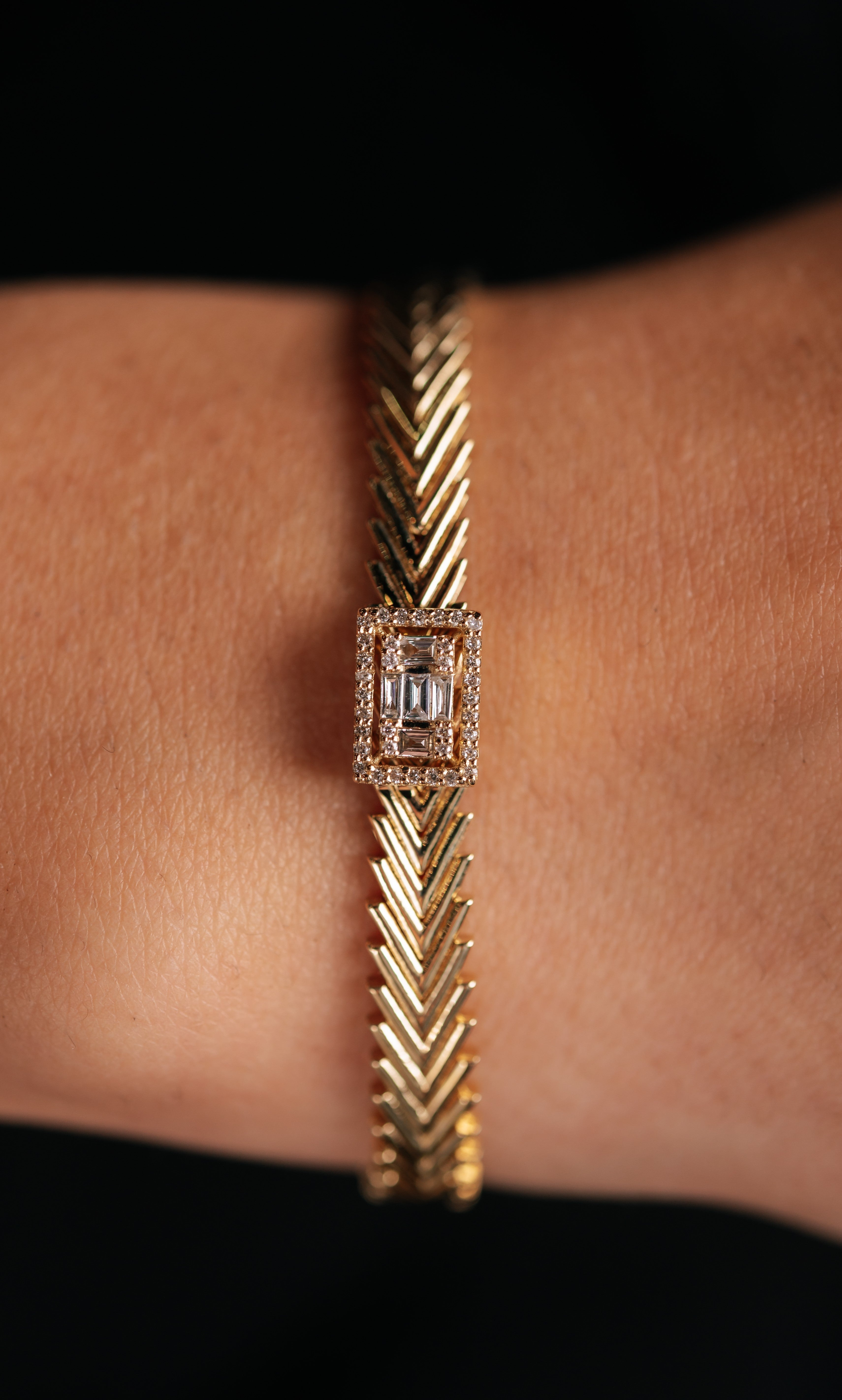 BRATARA B000446 FORMA DREPTUNGHIULARA DIN AUR GALBEN 14K CU DIAMANTE - Bijuterii LA ROSA - Verighete si Inele de Logodna, bijuterii cu diamante