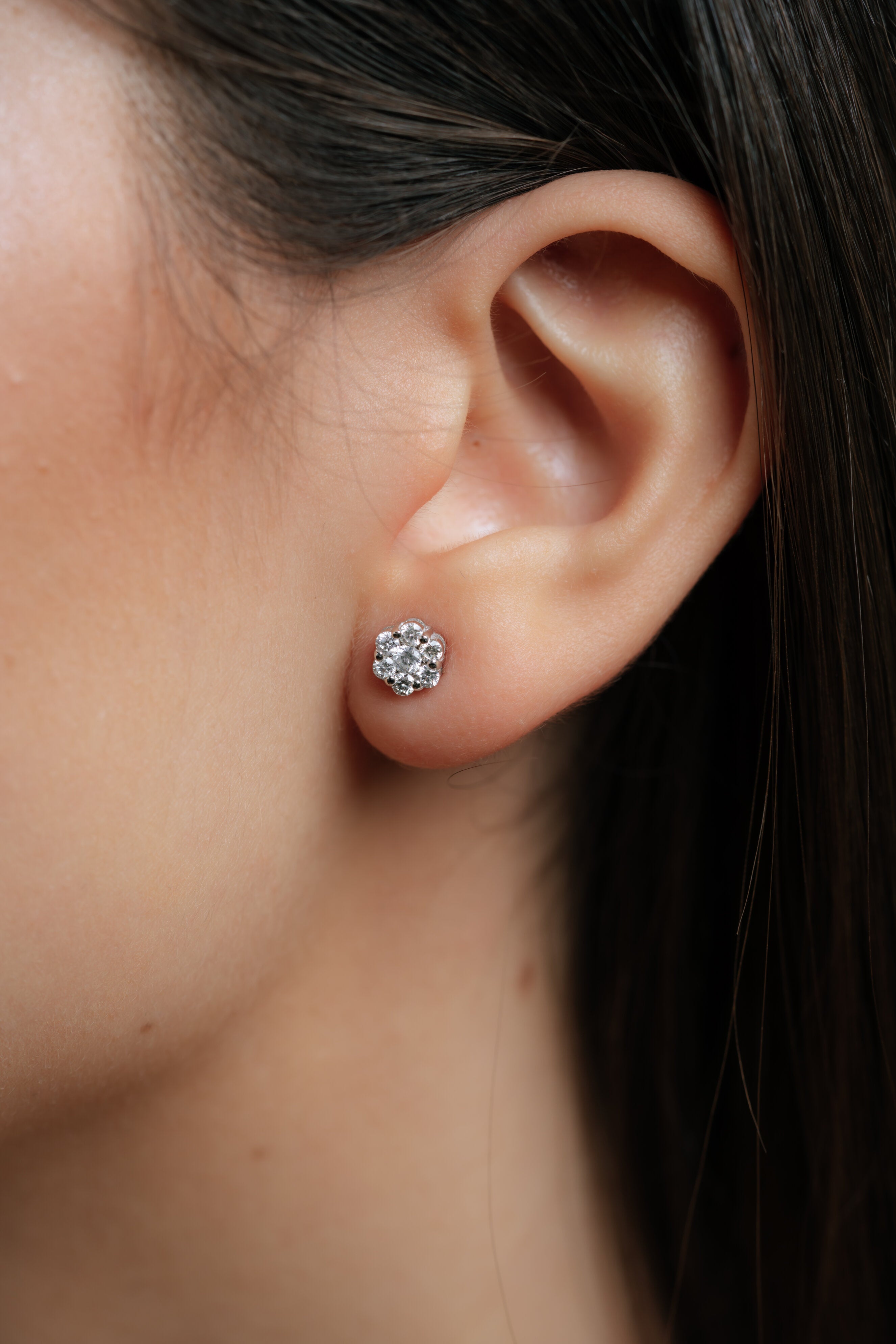 CERCEI E001104 DIN AUR ALB 14K FORMA FLOARE CU DIAMANTE - Bijuterii LA ROSA