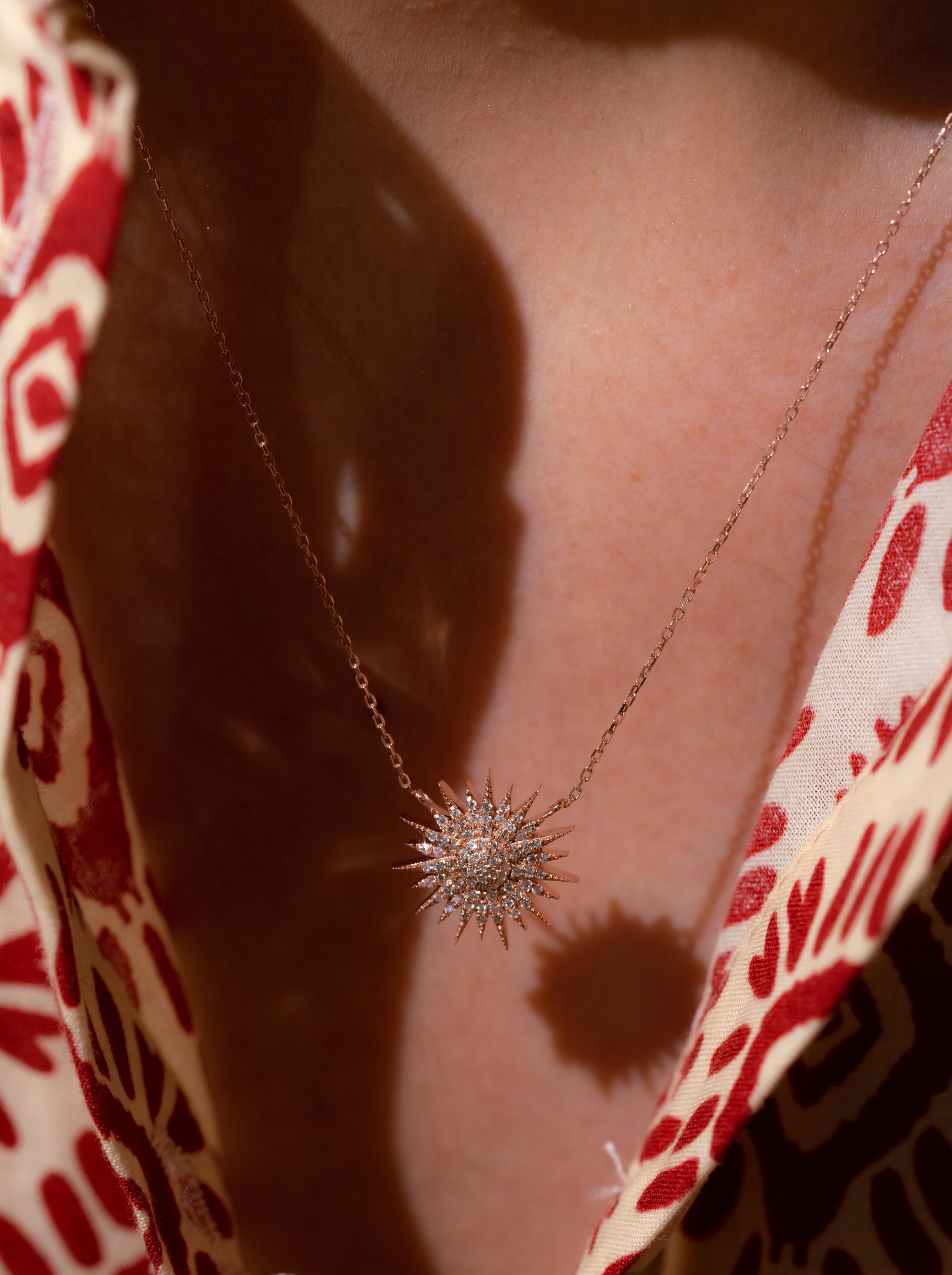 COLIER N001057 DIN AUR ROZ 14K FORMA STEA CU DIAMANTE - Bijuterii LA ROSA