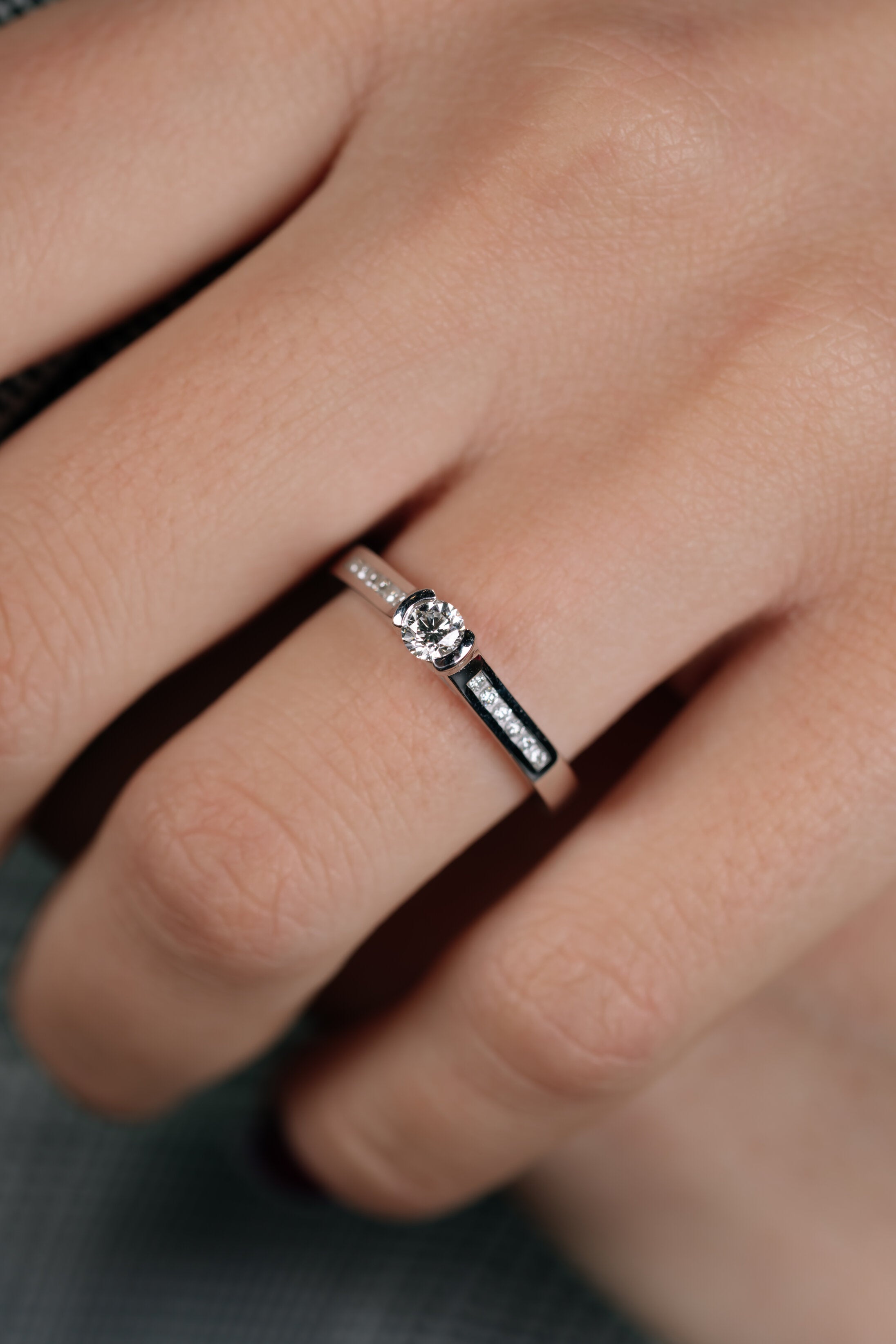 Inel de logodna BASIL din aur alb 18k cu diamante - Bijuterii LA ROSA - Verighete si Inele de Logodna, bijuterii cu diamante