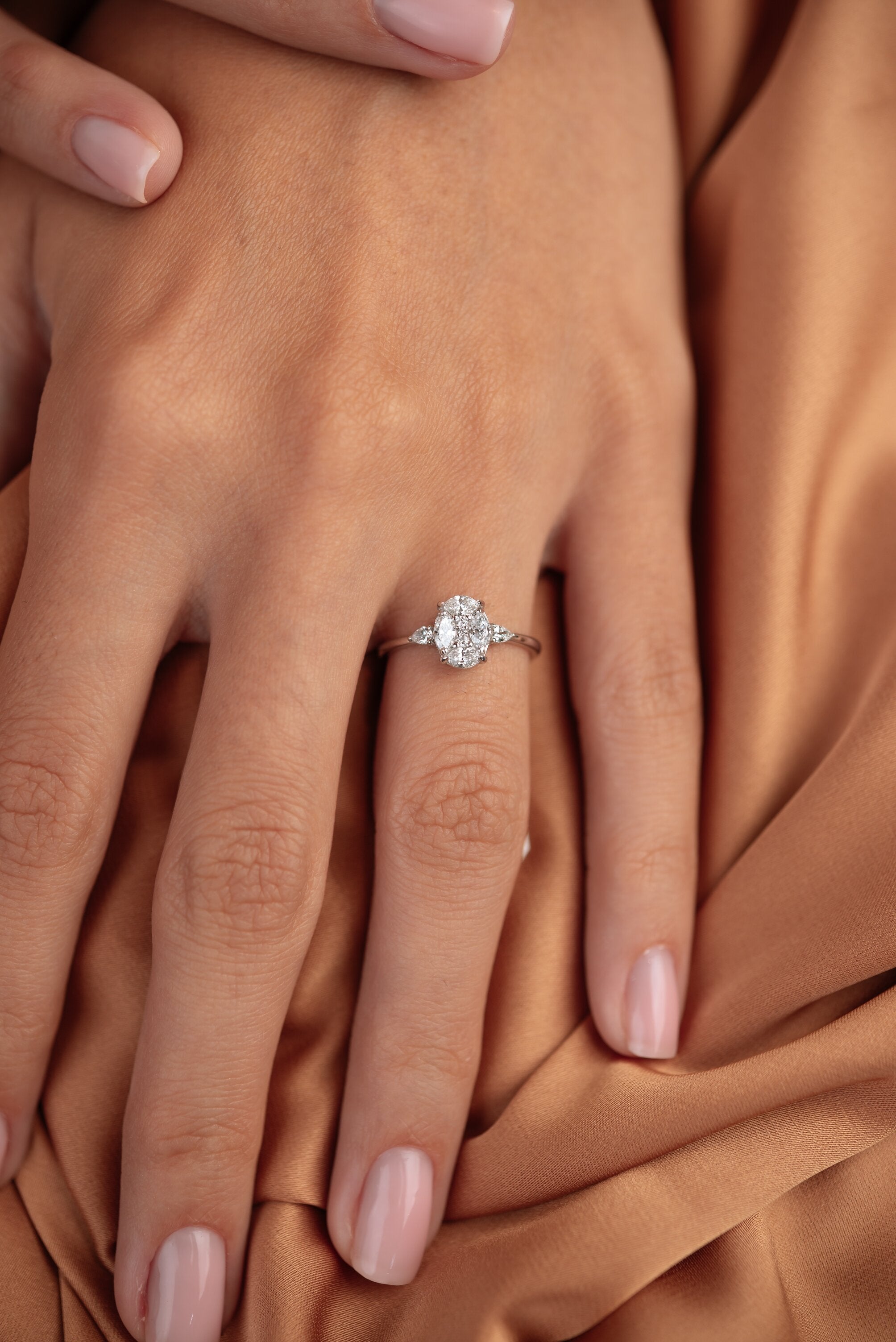 INEL OVAL CUT DIN AUR ALB 18K CU DIAMANTE - Bijuterii LA ROSA - Verighete si Inele de Logodna, bijuterii cu diamante