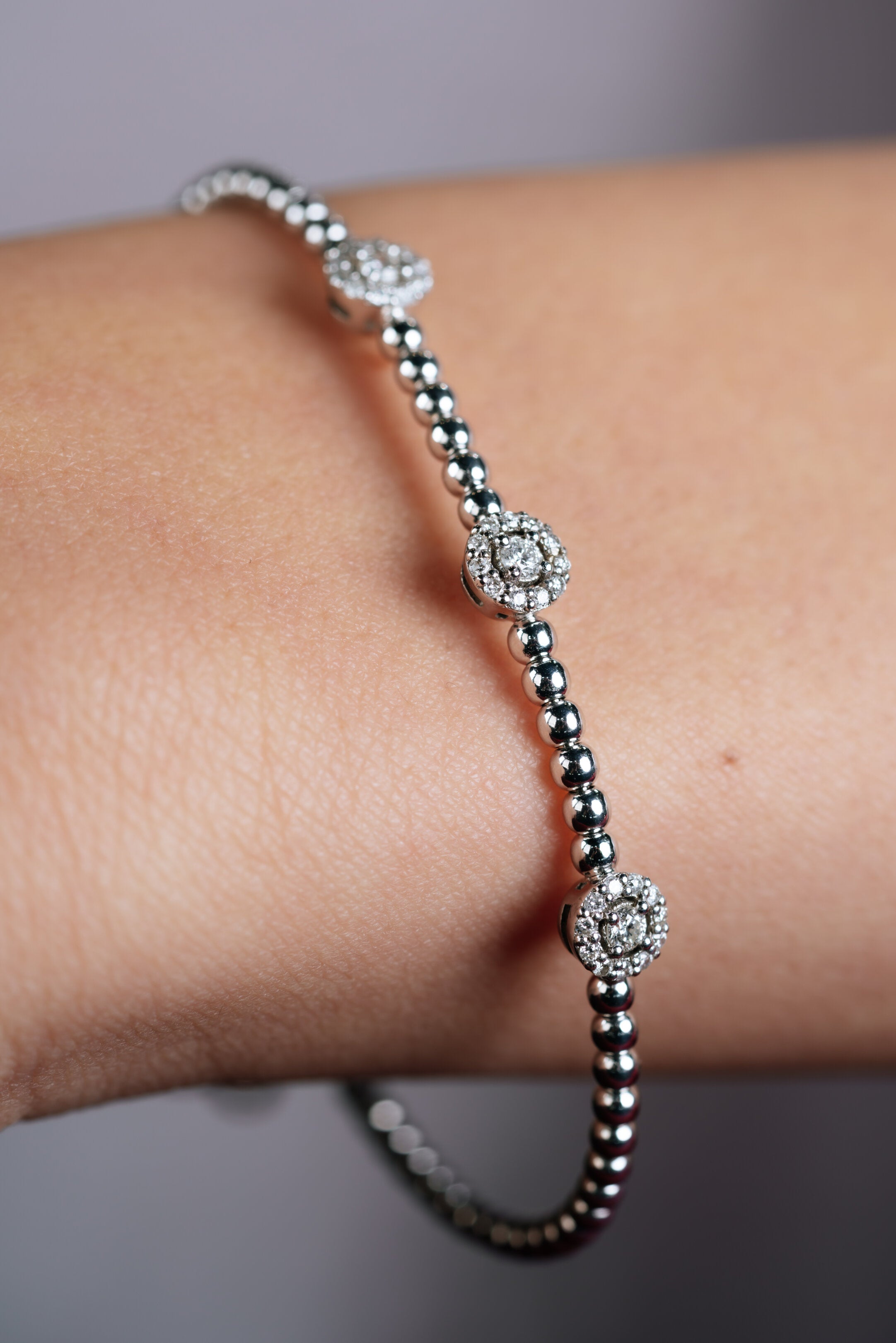 BRATARA B000020 DIN AUR ALB 14K FORMA ROTUNDA CU BILUTE SI DIAMANTE - Bijuterii LA ROSA