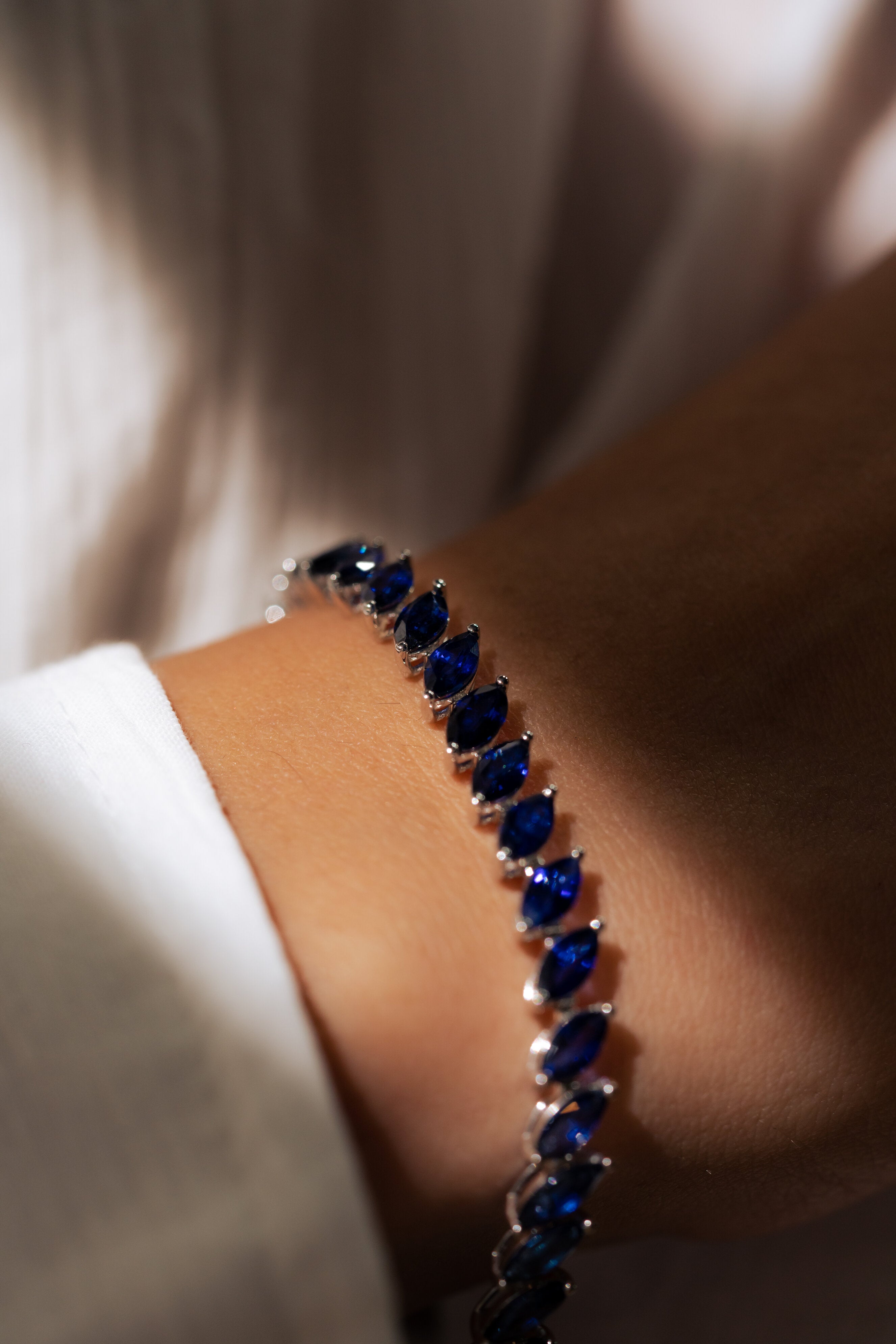 BRATARA B000368 DIN AUR ALB 14K CU SAFIRE MARQUISE - Bijuterii LA ROSA - Verighete si Inele de Logodna, bijuterii cu diamante