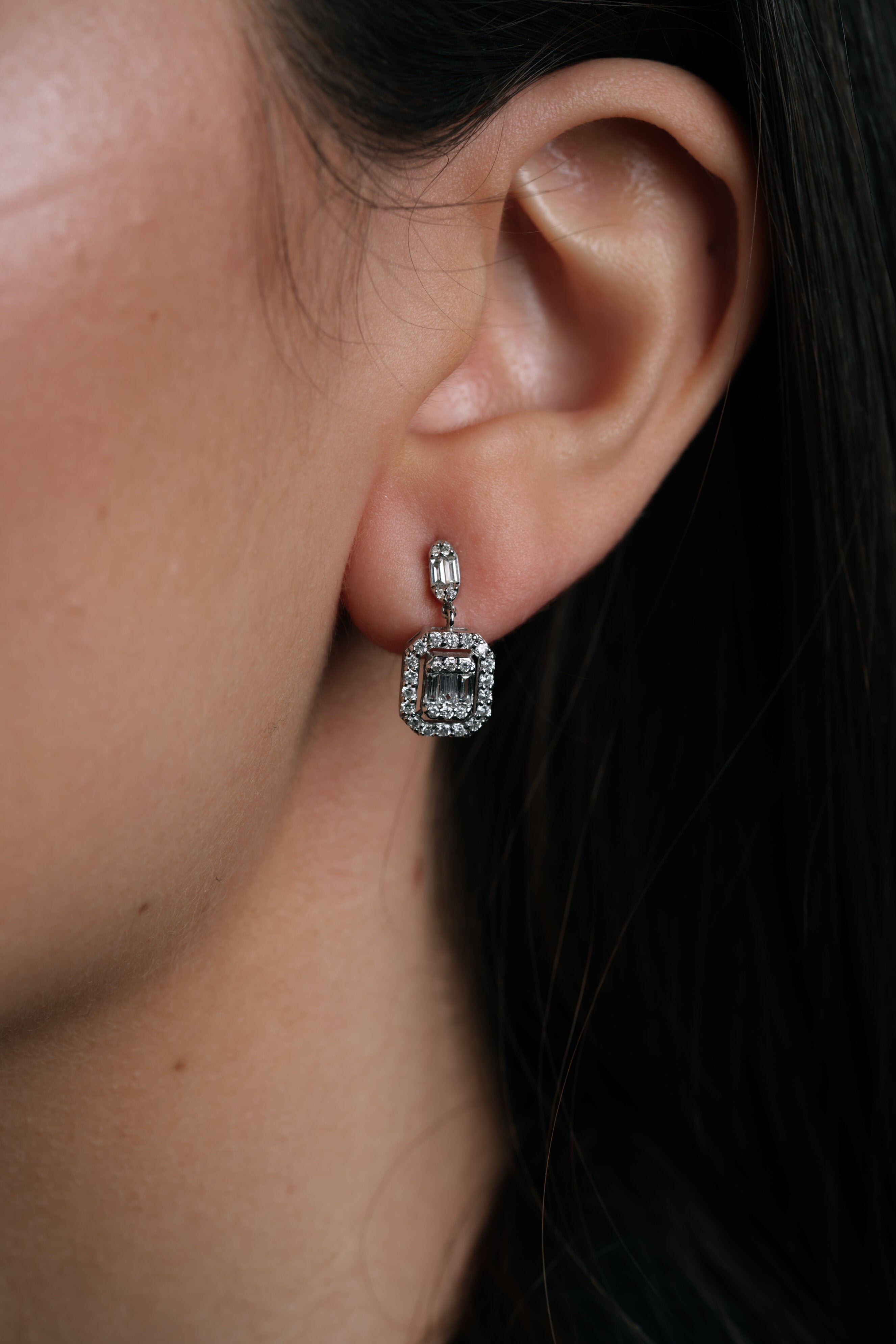 CERCEI E000582 DIN AUR ALB 14K FORMA SEMIDREPTUNGHI CU DIAMANTE BAGHETE - Bijuterii LA ROSA