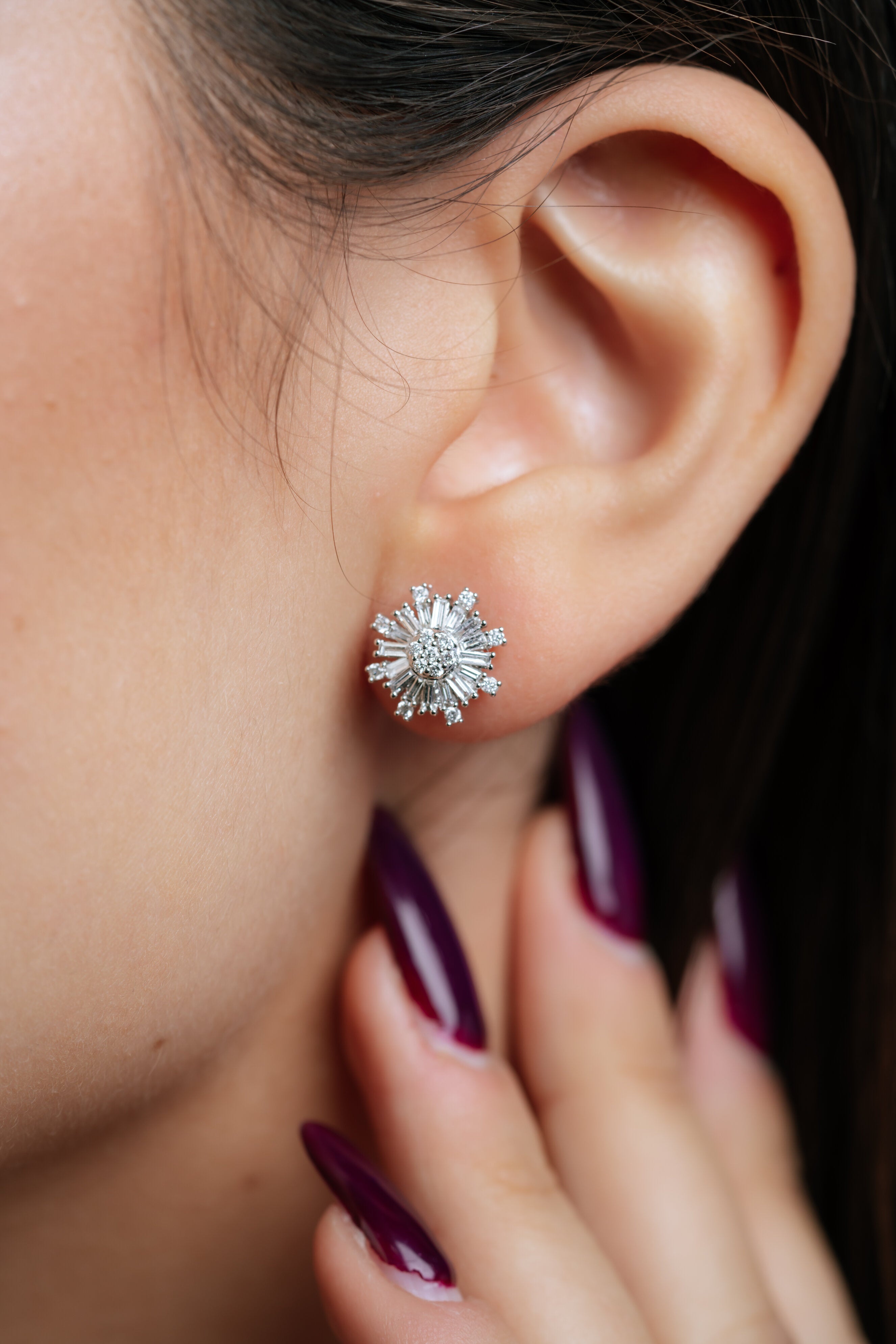CERCEI E000948 DIN AUR ALB 14K FORMA FULG CU DIAMANTE BAGHETE - Bijuterii LA ROSA