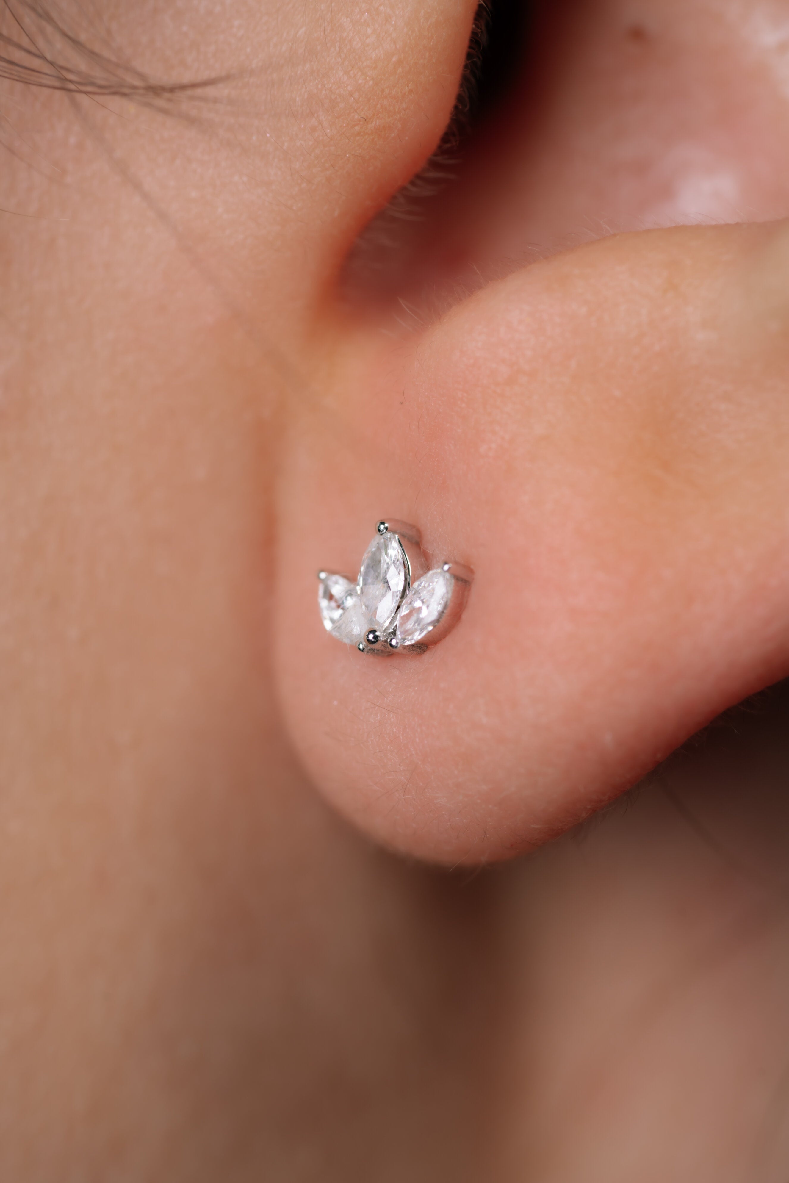 Cercei E001075 din aur alb 14k cu diamante marquise - Bijuterii LA ROSA