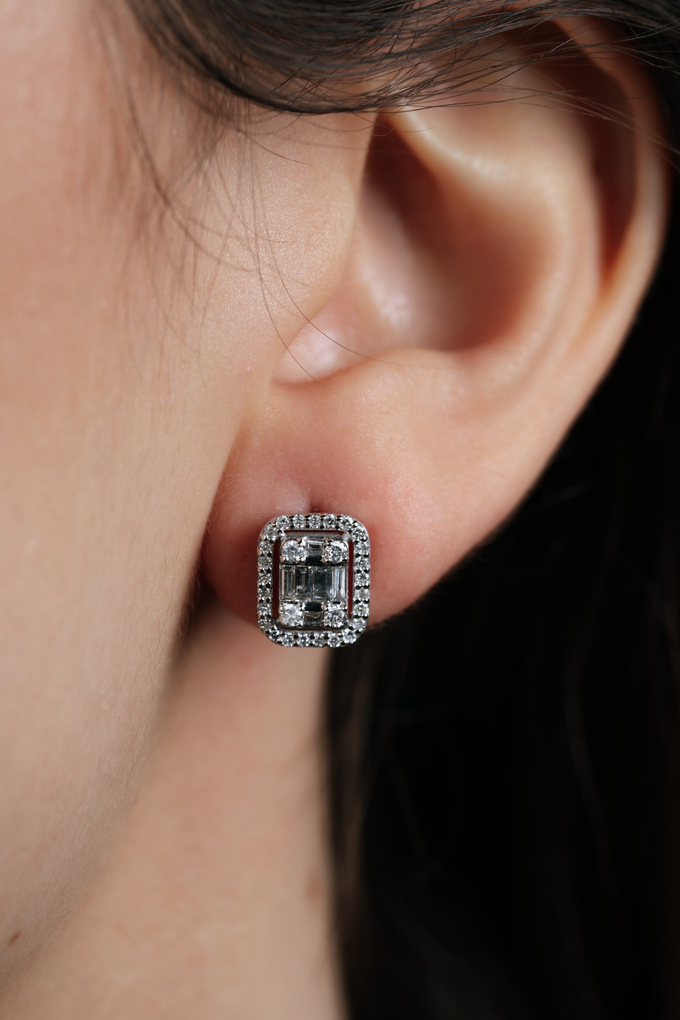 CERCEI E001105 DIN AUR ALB 14K FORMA SEMIPATRATA CU DIAMANTE - Bijuterii LA ROSA