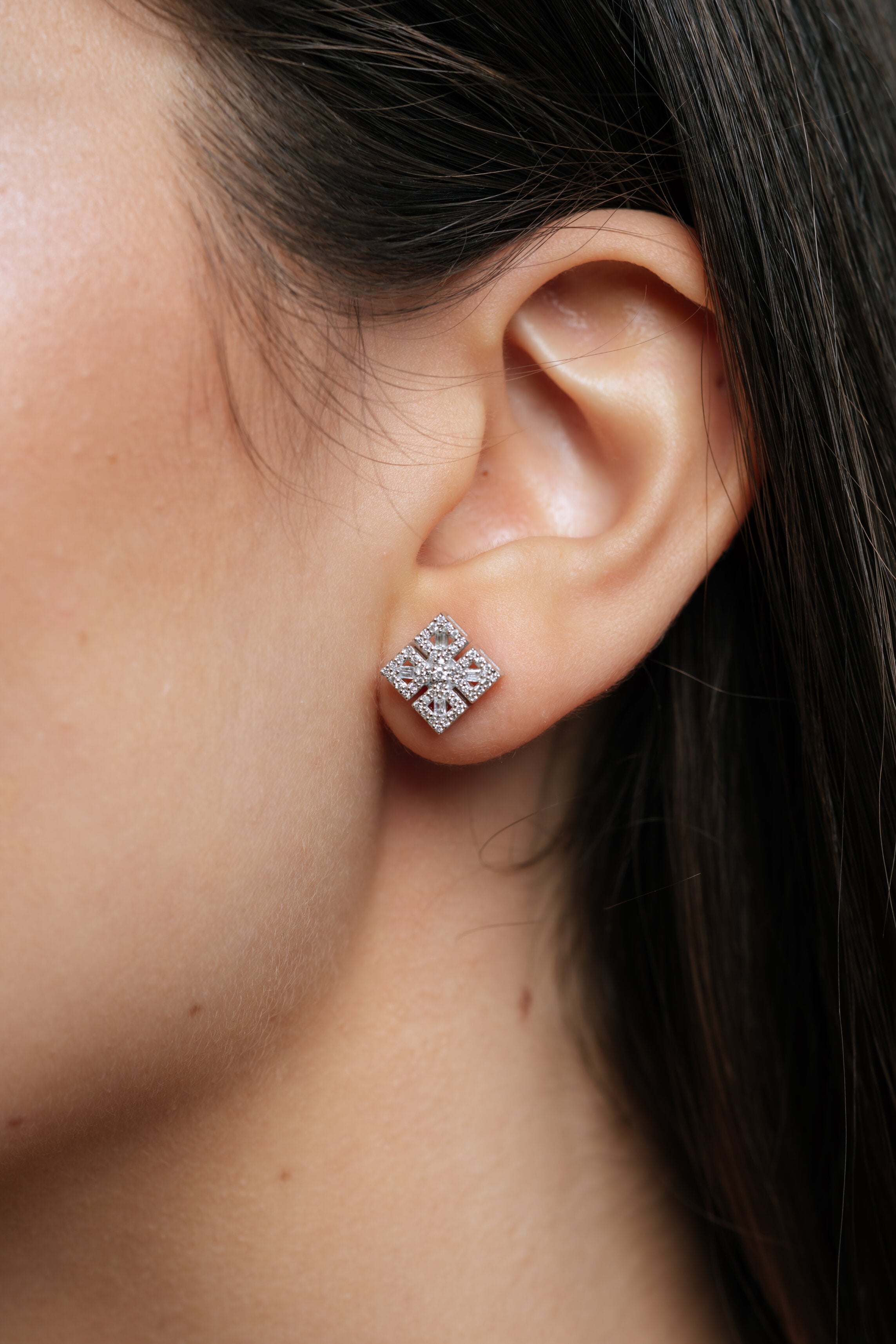 CERCEI E001136 DIN AUR ALB 14K FORMA PATRATA CU DIAMANTE - Bijuterii LA ROSA