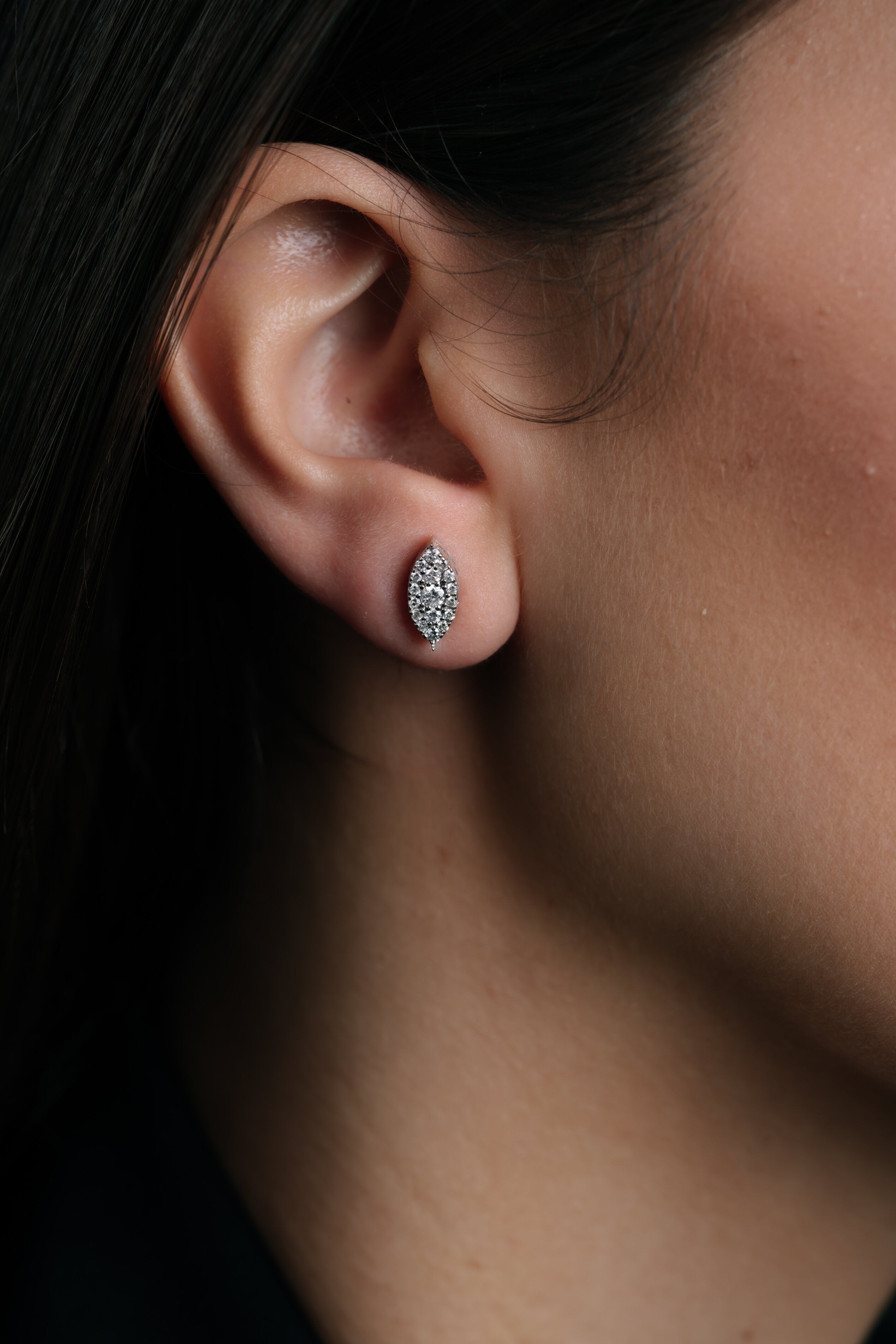 CERCEI E001143 DIN AUR ALB 14K FORMA MARQUISE CU DIAMANTE - Bijuterii LA ROSA