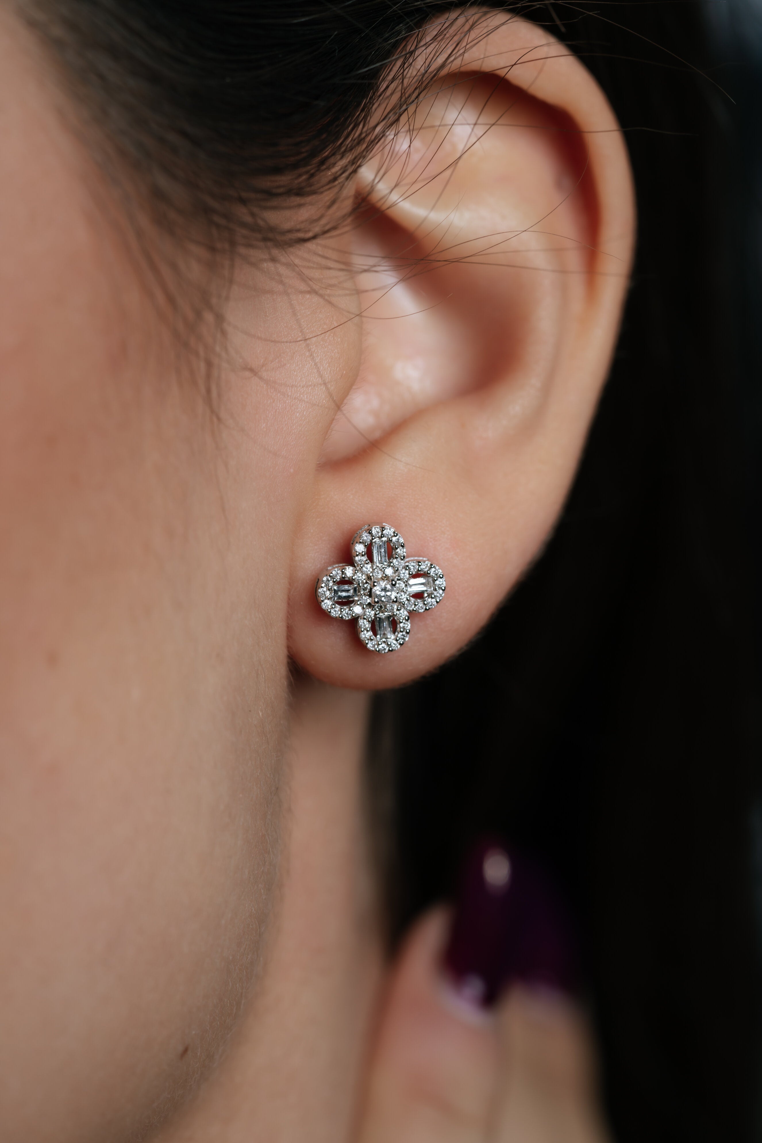 CERCEI E001192 DIN AUR ALB 14K FORMA ROTUNDA CU DIAMANTE - Bijuterii LA ROSA