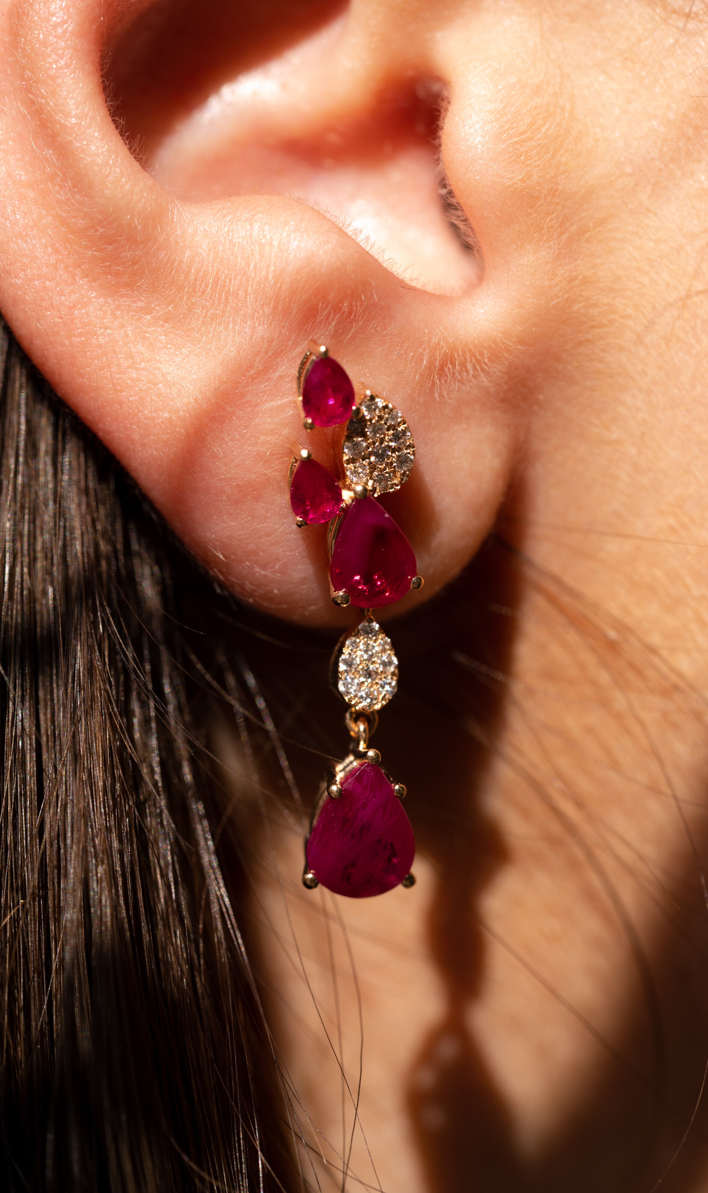 CERCEI KP18928 DIN AUR ROZ 14K FORMA LACRIMA CU DIAMANTE SI RUBIN - Bijuterii LA ROSA