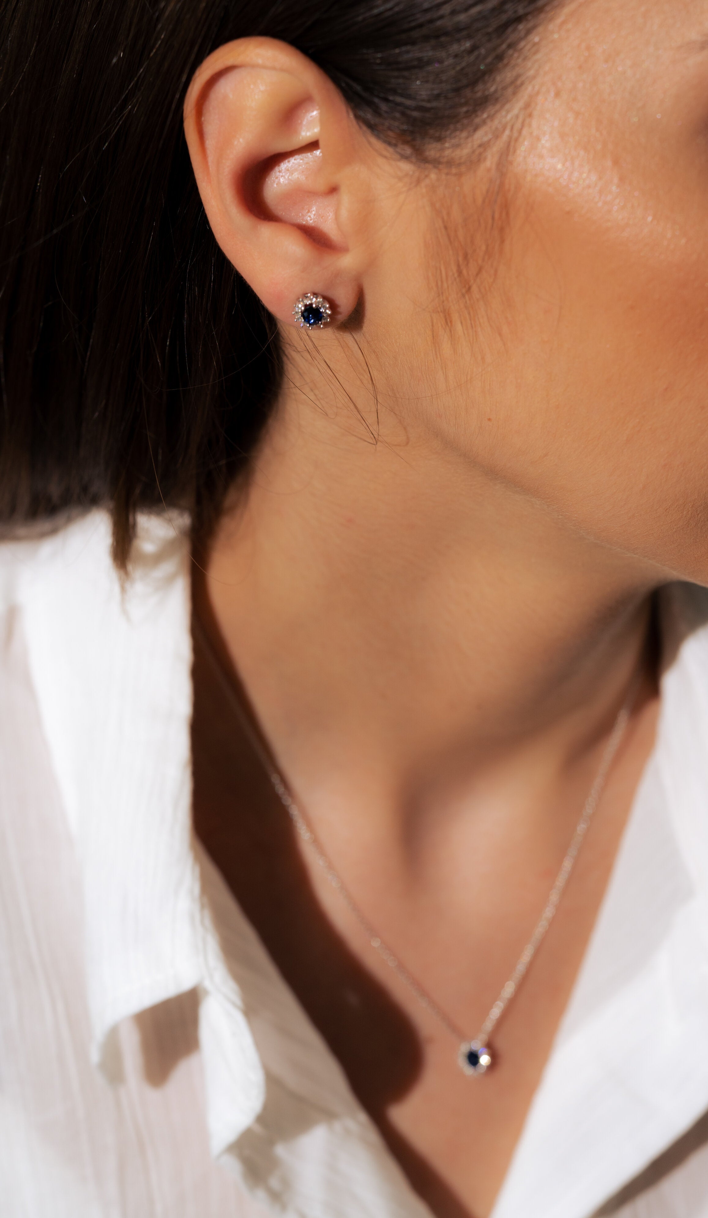 COLIER KL29108 DIN AUR ALB 18K FORMA OVALA CU DIAMANTE SI SAFIR - Bijuterii LA ROSA