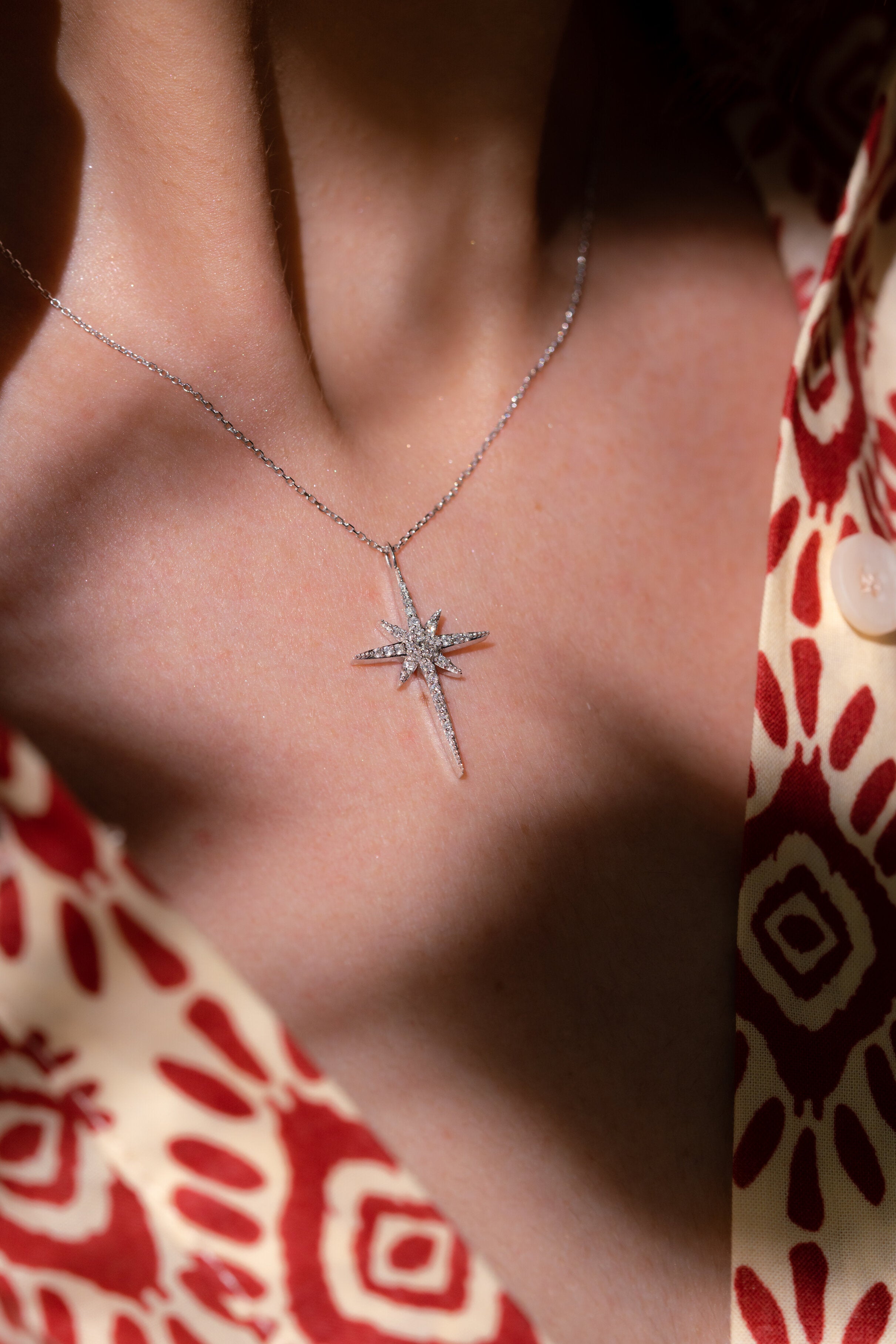 COLIER N001054 DIN AUR ALB 14K FORMA CRUCE CU DIAMANTE - Bijuterii LA ROSA