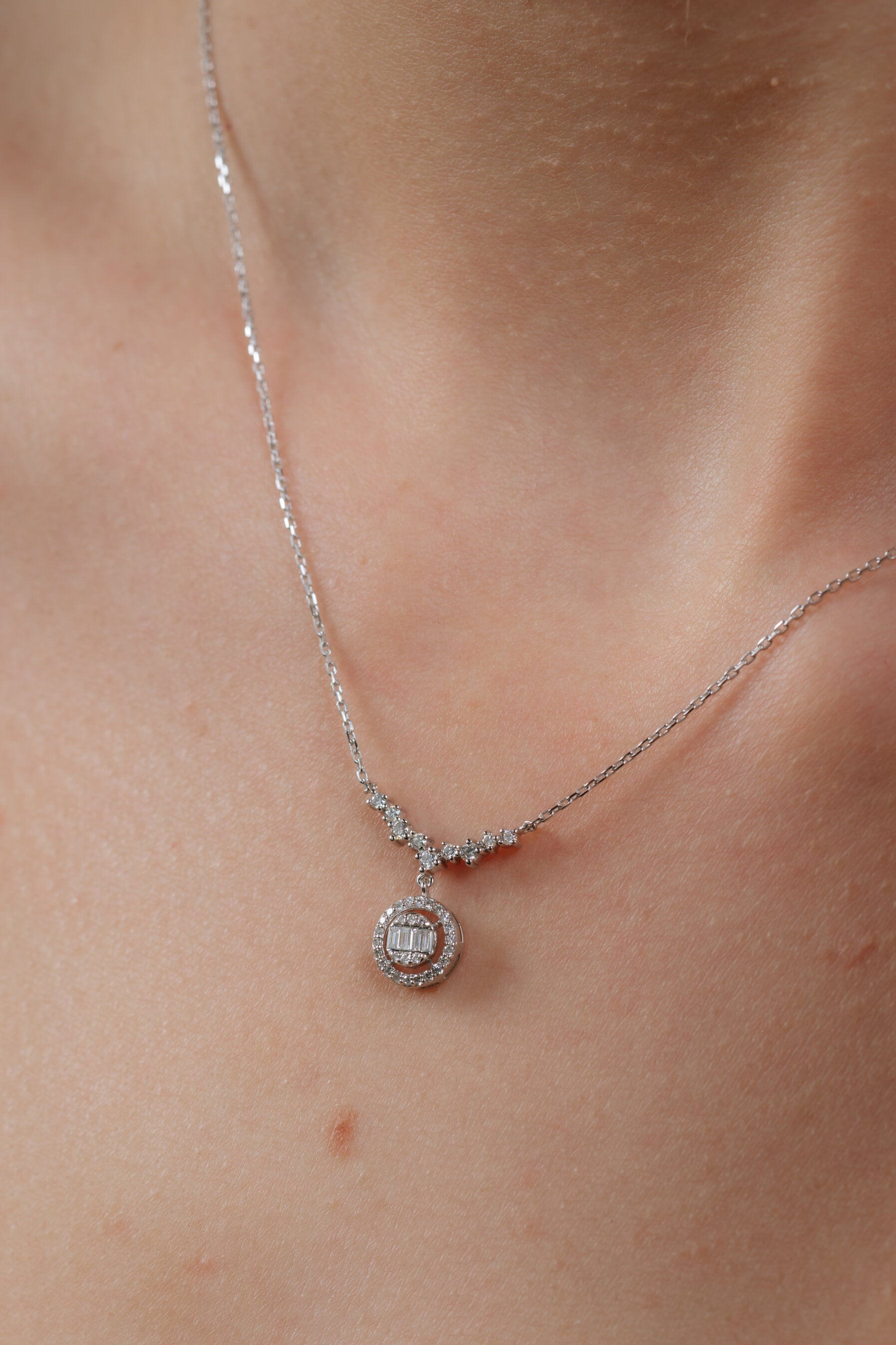 COLIER N001255 DIN AUR ALB 14K FORMA ROTUNDA CU DIAMANTE - Bijuterii LA ROSA