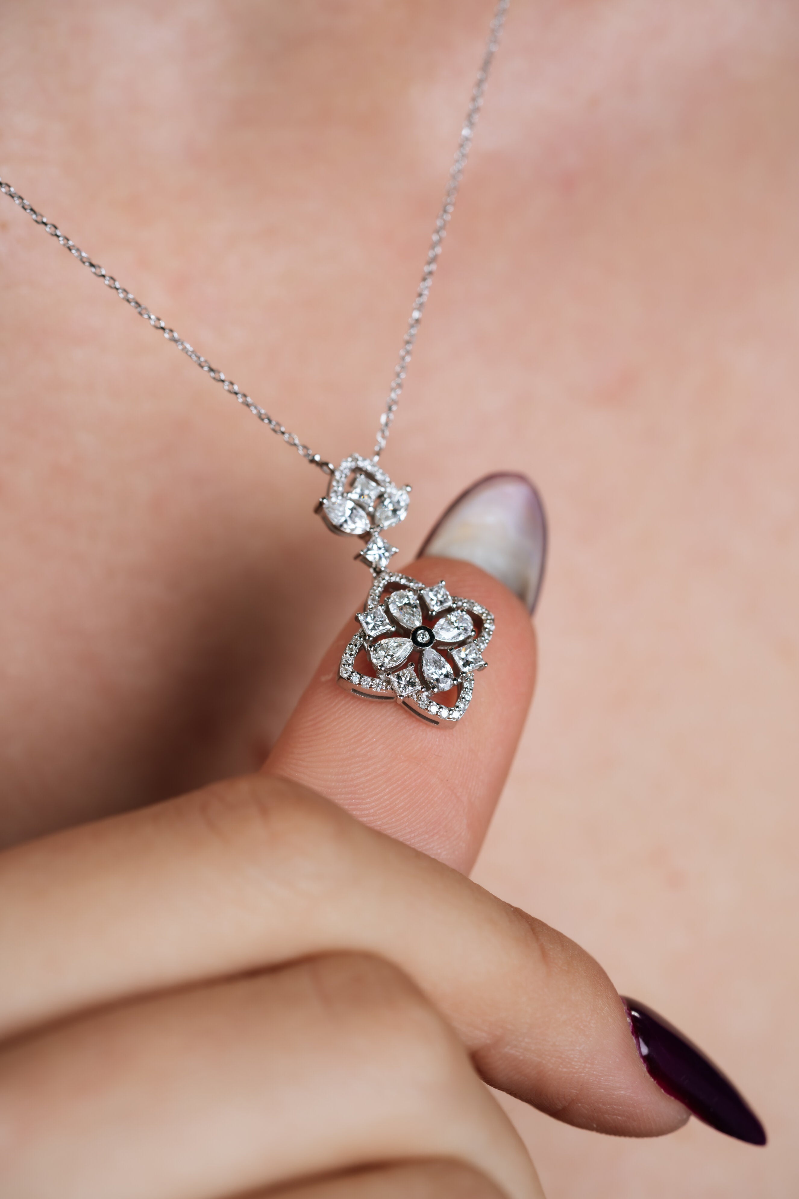 COLIER N001338 DIN AUR ALB 14K FORMA FLOARE CU DIAMANTE - Bijuterii LA ROSA