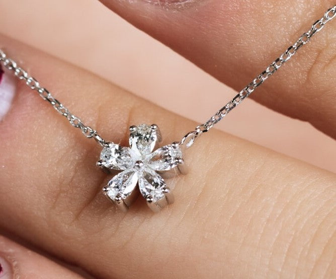 COLIER N001350 DIN AUR ALB 14K FORMA STEA CU DIAMANTE - Bijuterii LA ROSA