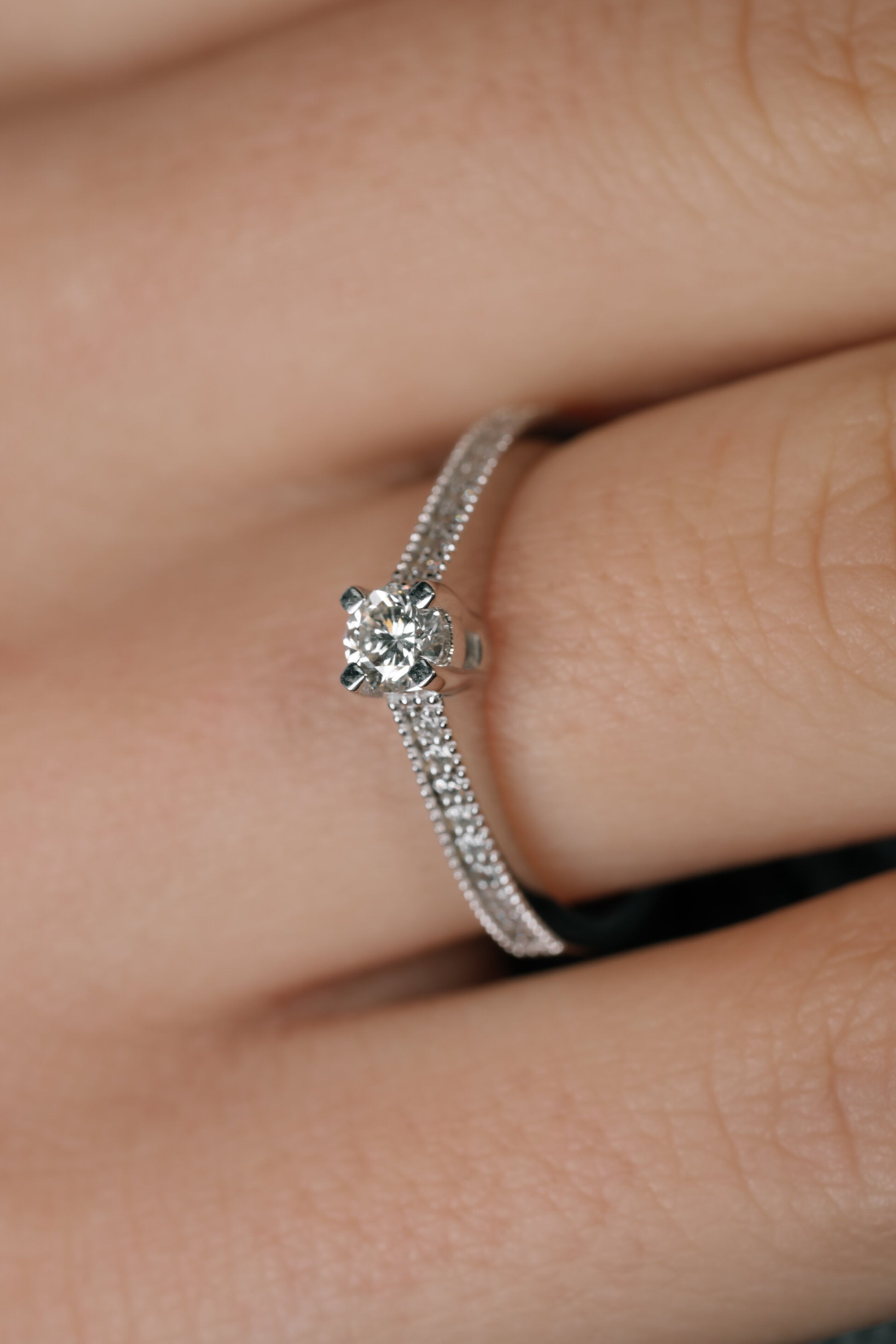 Inel de logodna BUCKING din aur alb 18k cu diamante - Bijuterii LA ROSA - Verighete si Inele de Logodna, bijuterii cu diamante