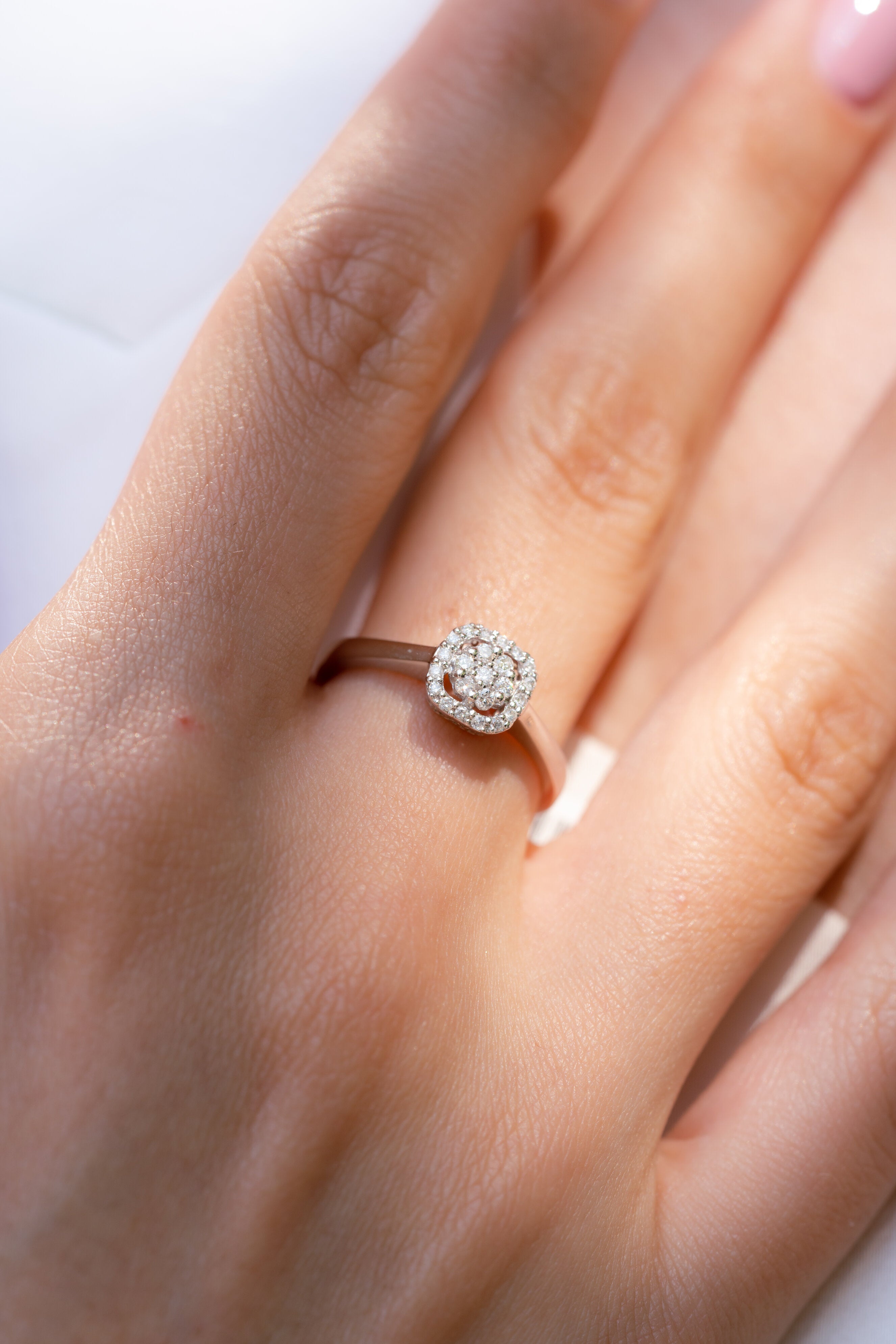 INEL R000010 DIN AUR ALB 14K FORMA PATRATA CU DIAMANTE - Bijuterii LA ROSA
