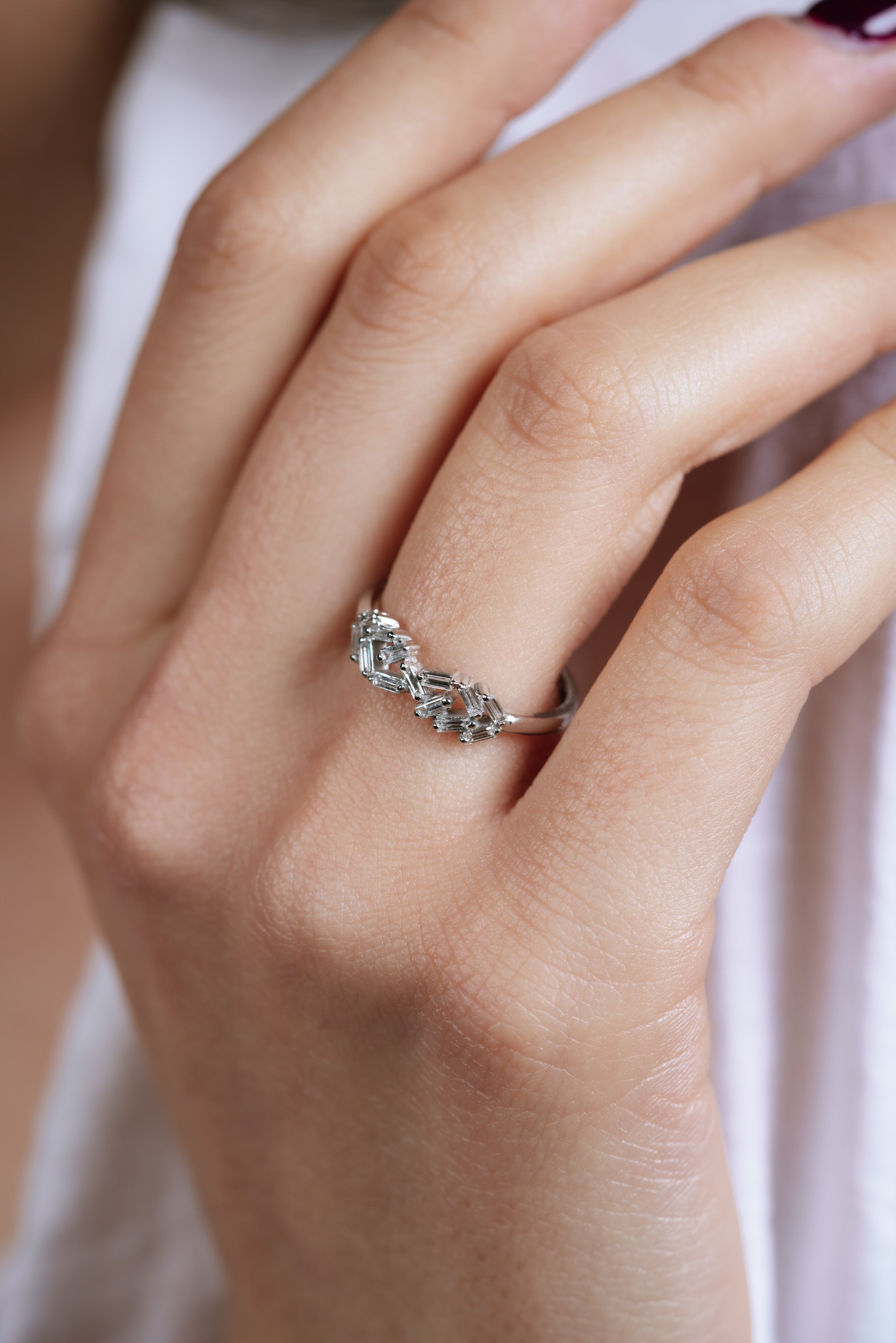 INEL R001057 DIN AUR ALB 14K FORMA INFINIT CU DIAMANTE BAGHETE - Bijuterii LA ROSA