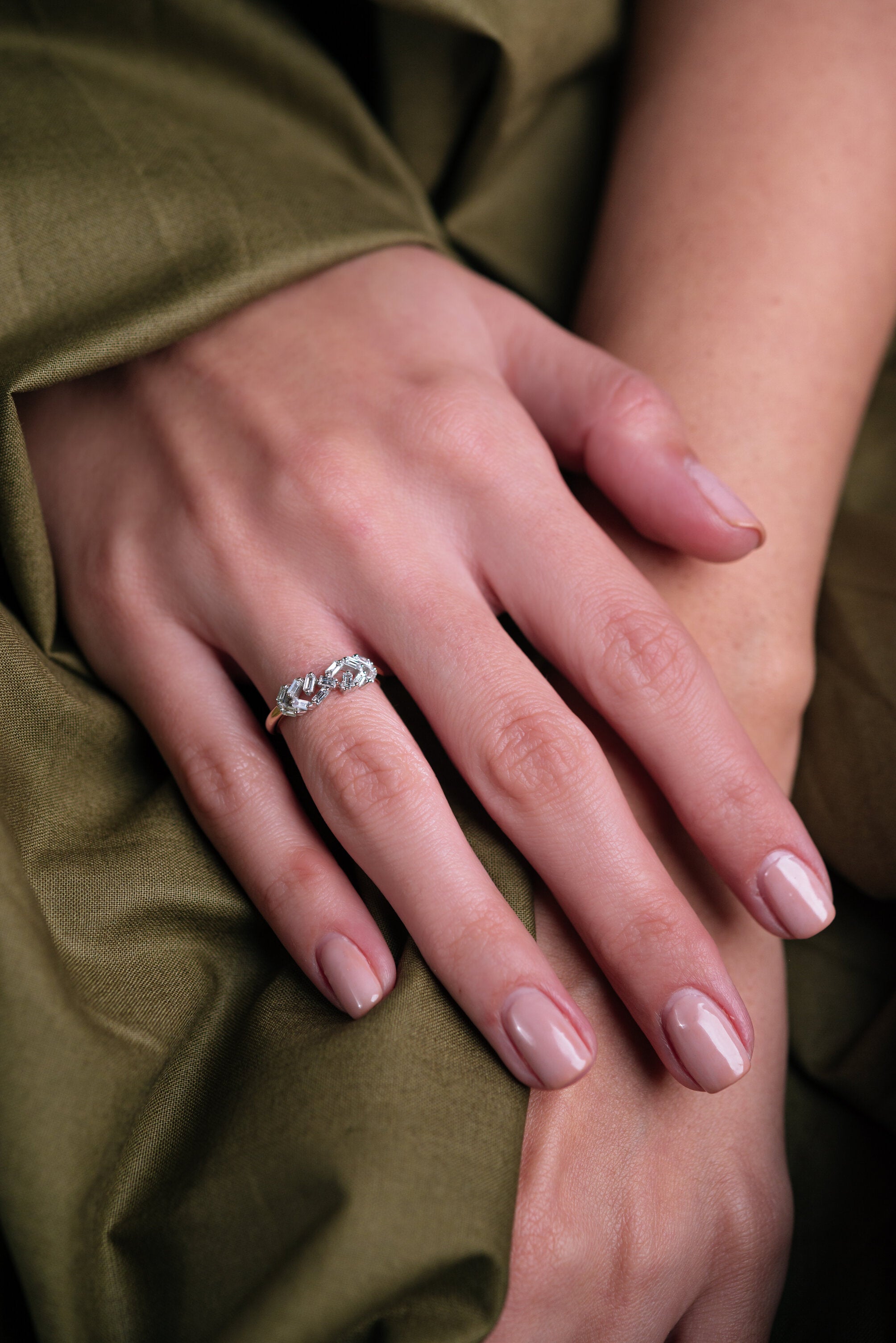 INEL R001057 DIN AUR ALB 14K FORMA INFINIT CU DIAMANTE BAGHETE - Bijuterii LA ROSA