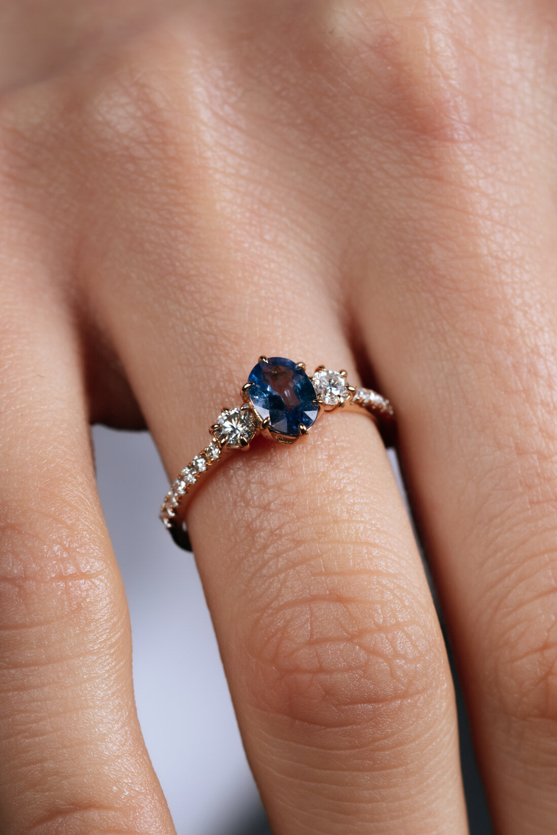 INEL R002576 DIN AUR ROZ 14K FORMA OVALA CU TOPAZ SI DIAMANTE - Bijuterii LA ROSA