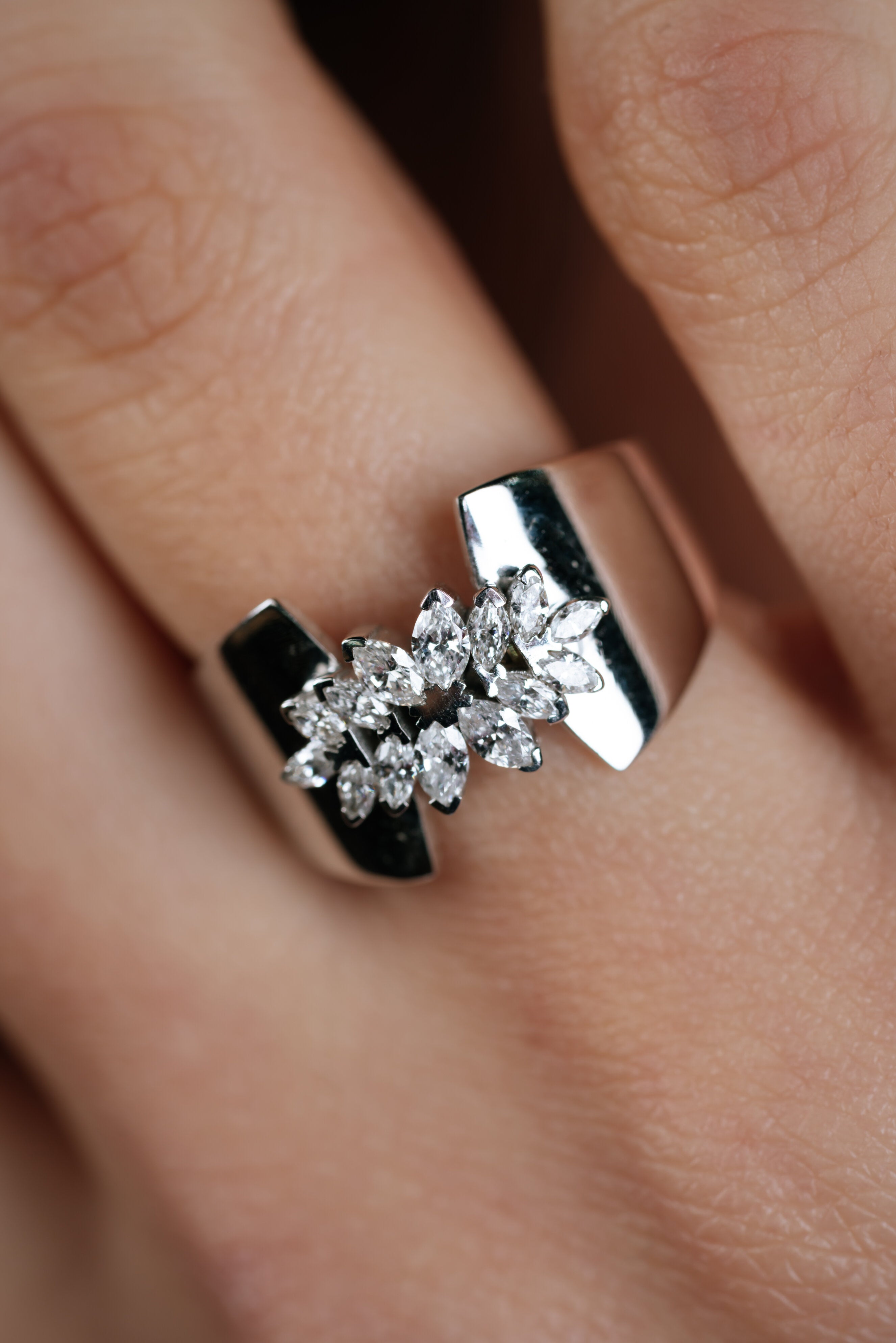 INEL R004238 DIN AUR ALB 14K FORMA MARQUISE CU DIAMANTE - Bijuterii LA ROSA