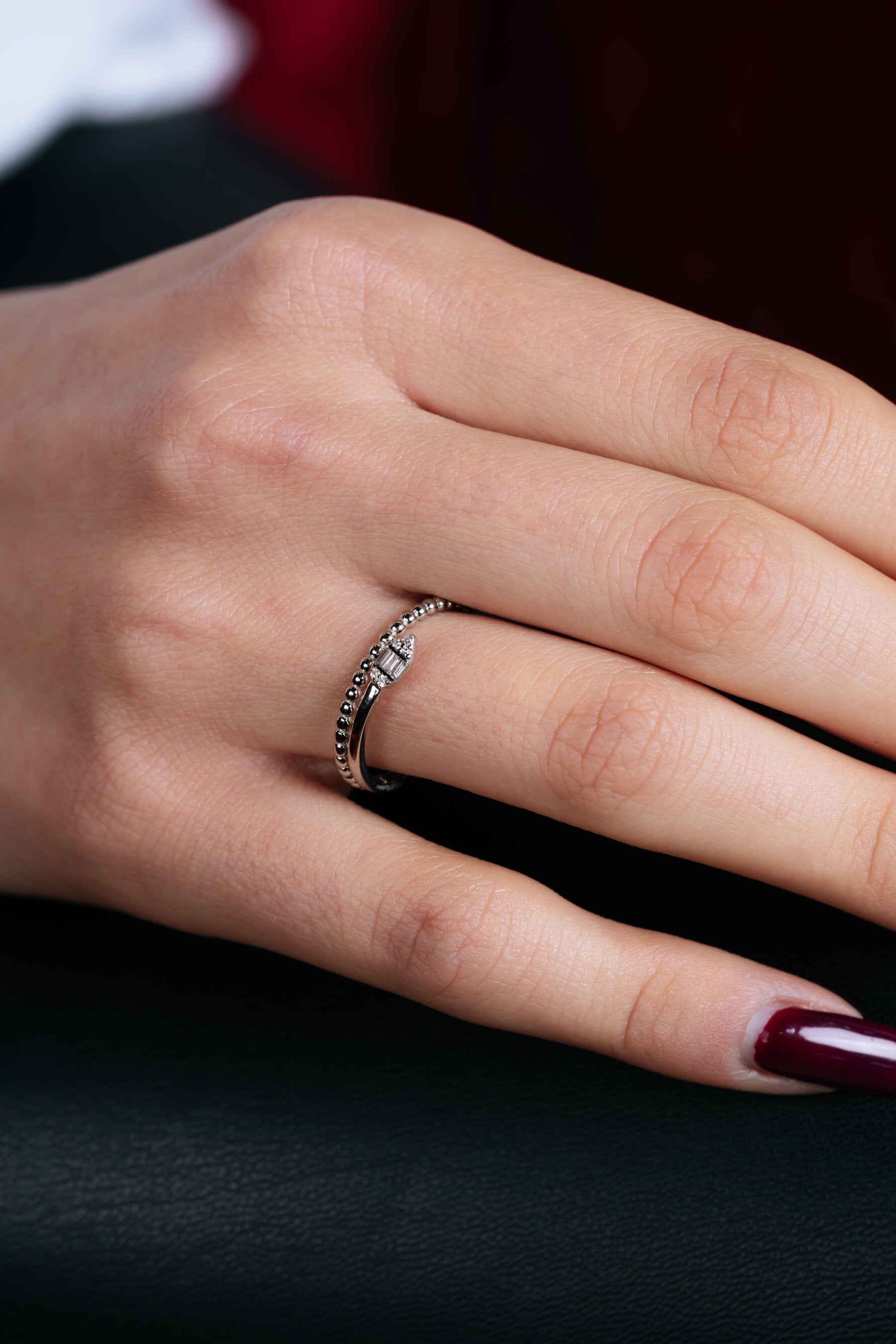 INEL R004758 DIN AUR ALB 14K FORMA ROTUNDA CU DIAMANTE - Bijuterii LA ROSA