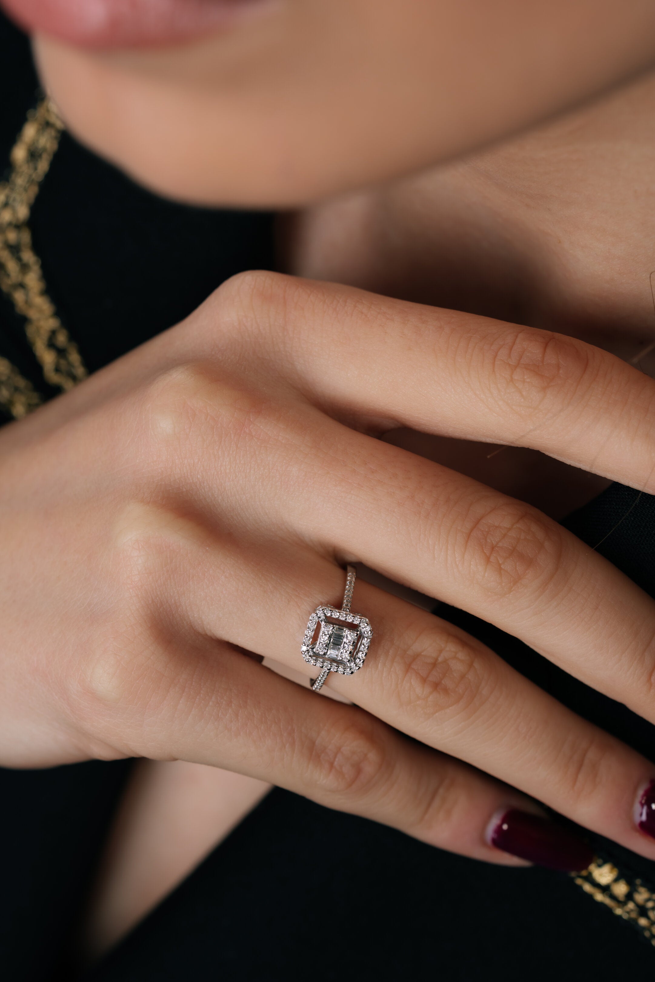 INEL R004781 DIN AUR ALB 14K FORMA PATRATA CU DIAMANTE - Bijuterii LA ROSA