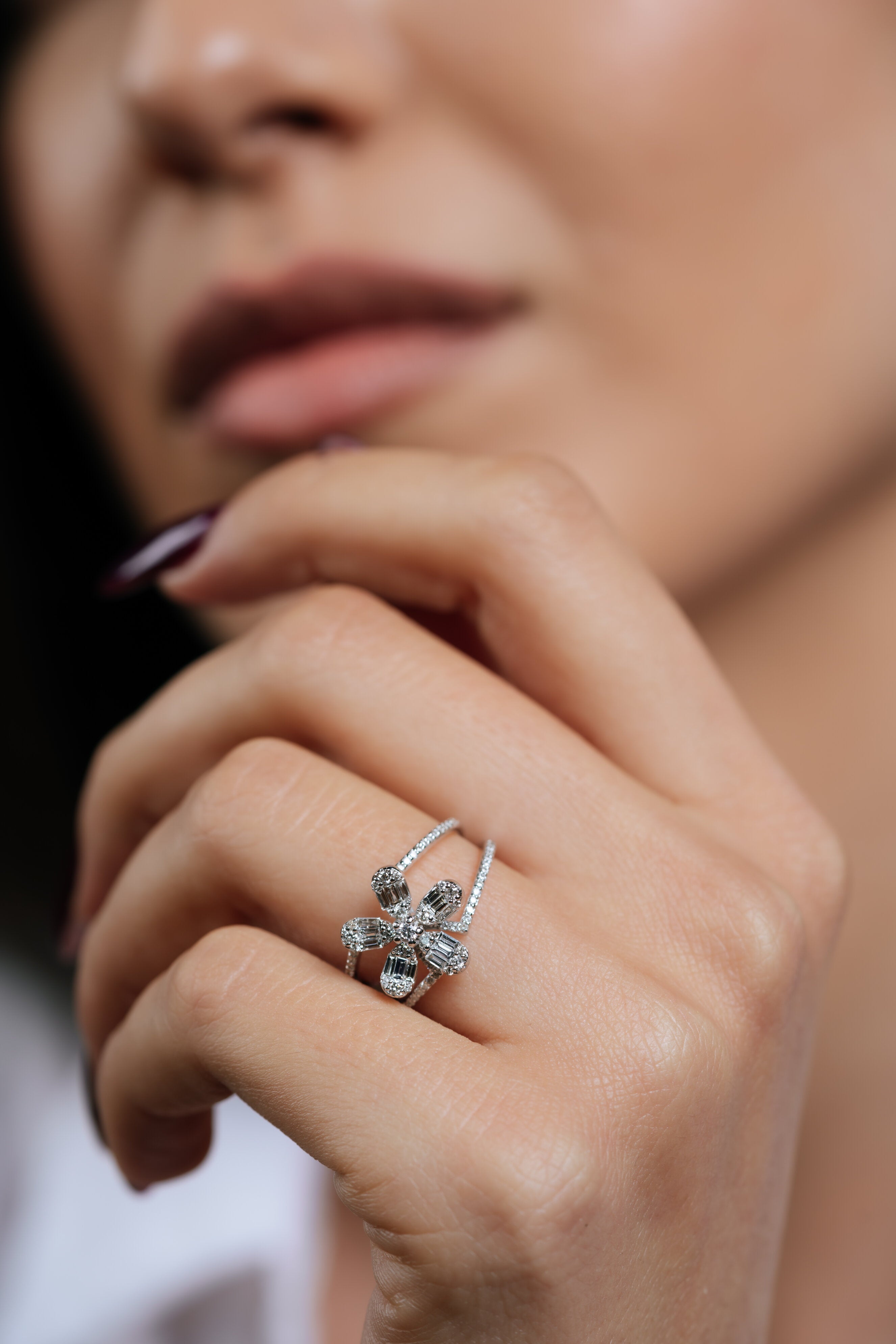 INEL R004810 DIN AUR ALB 14K FORMA FLOARE CU DIAMANTE - Bijuterii LA ROSA