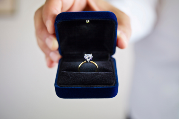 Ce inel de logodnă să alegi? Ghid pentru bărbați | Sfatul Bijutierului La Rosa