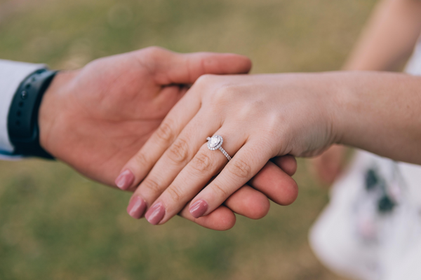 Ce inel de logodnă se potrivește partenerei în funcție de stilul ei? | Bijuterii La Rosa