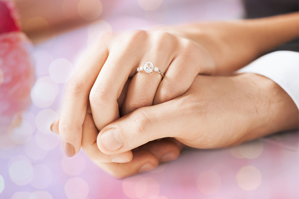 Din ce tip de metal trebuie să fie inelul de logodnă? | Bijuterii La Rosa