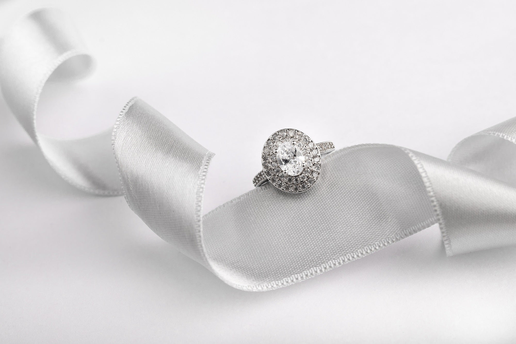 inel cu diamant baguette
