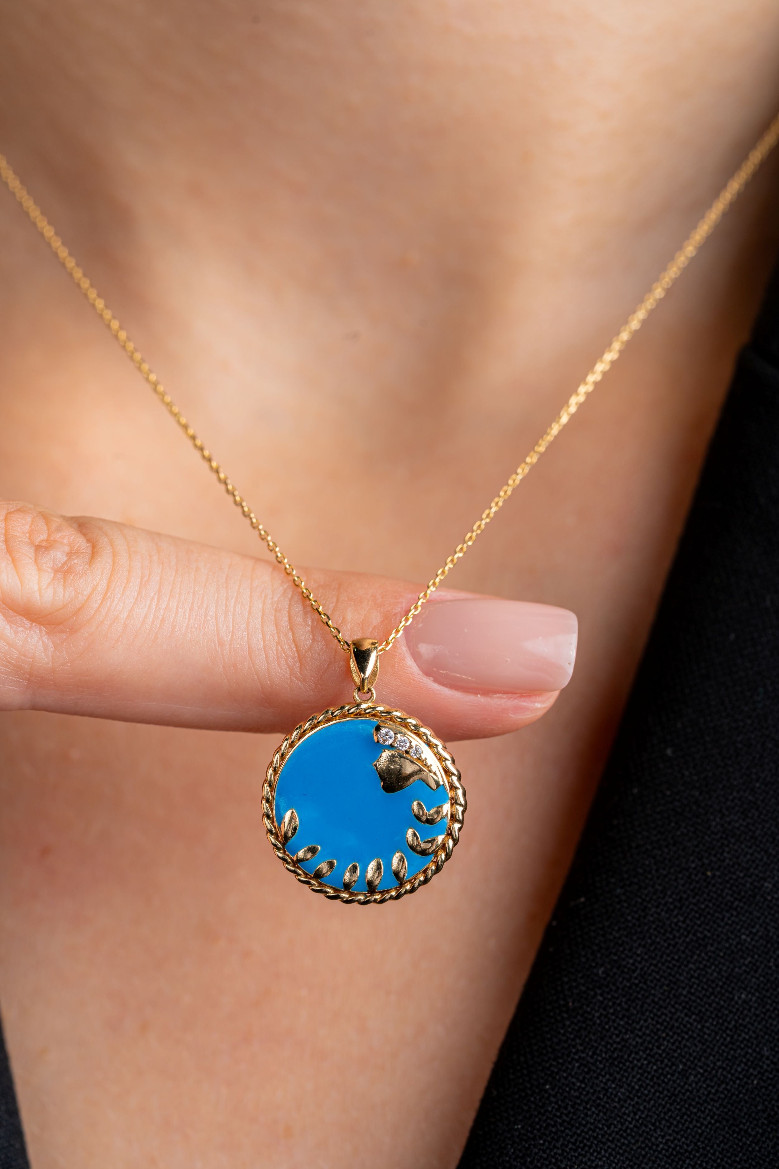 Colier 0001 zodia scorpion aur galben 14k si email cu diamante naturale 0.02ct