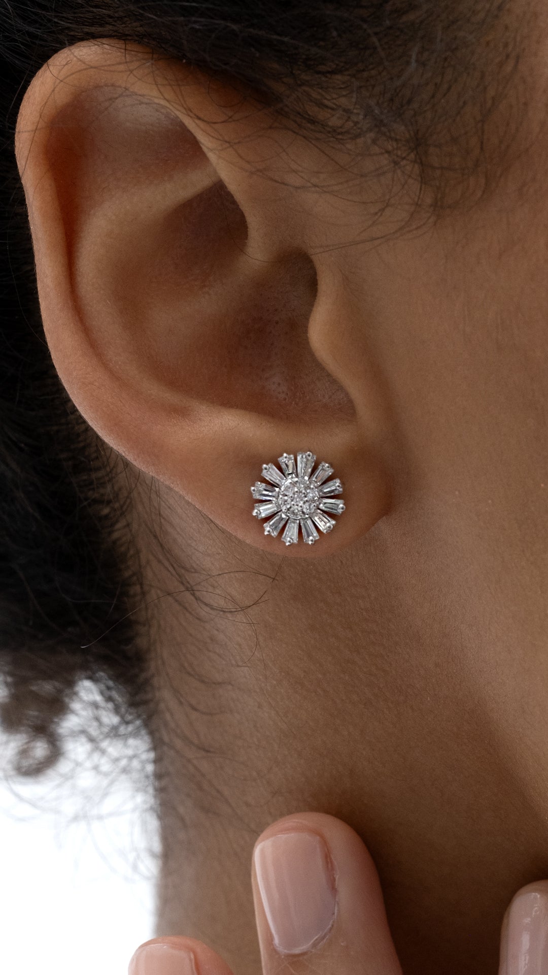 Cercei CD0232-E din aur alb 14k forma floare cu diamante baguette - Bijuterii LA ROSA