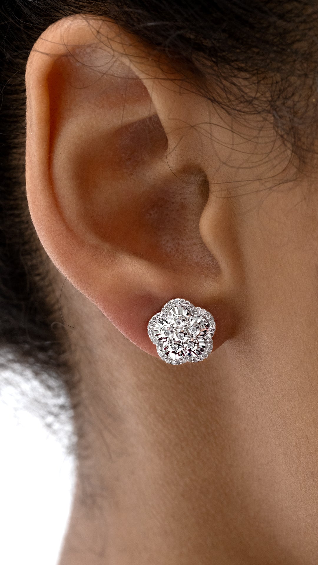 Cercei HD0668-E model floare din aur alb 14k cu diamante - Bijuterii LA ROSA