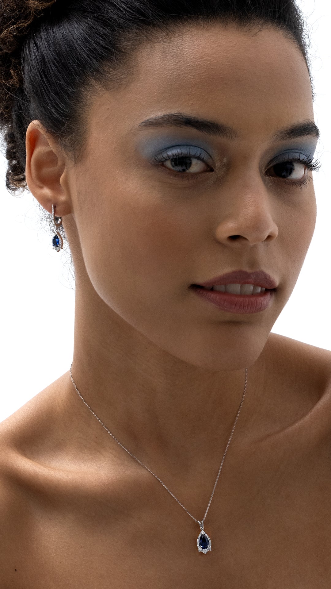 Cercei MD31550 din aur alb 14k cu safir forma lacrima si diamante - Bijuterii LA ROSA