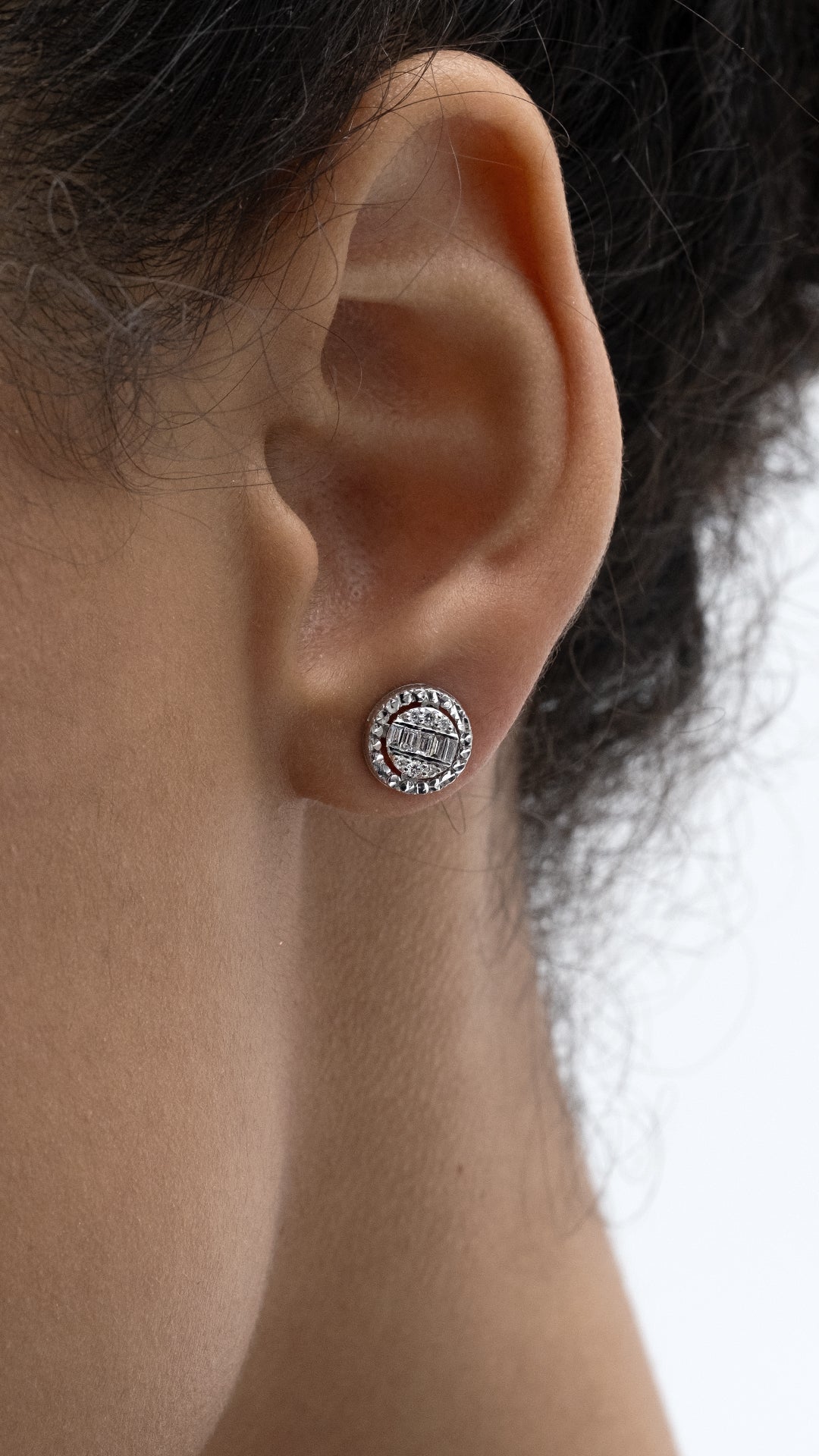 Cercei MD32682 din aur alb 14k forma rotunda cu diamante - Bijuterii LA ROSA