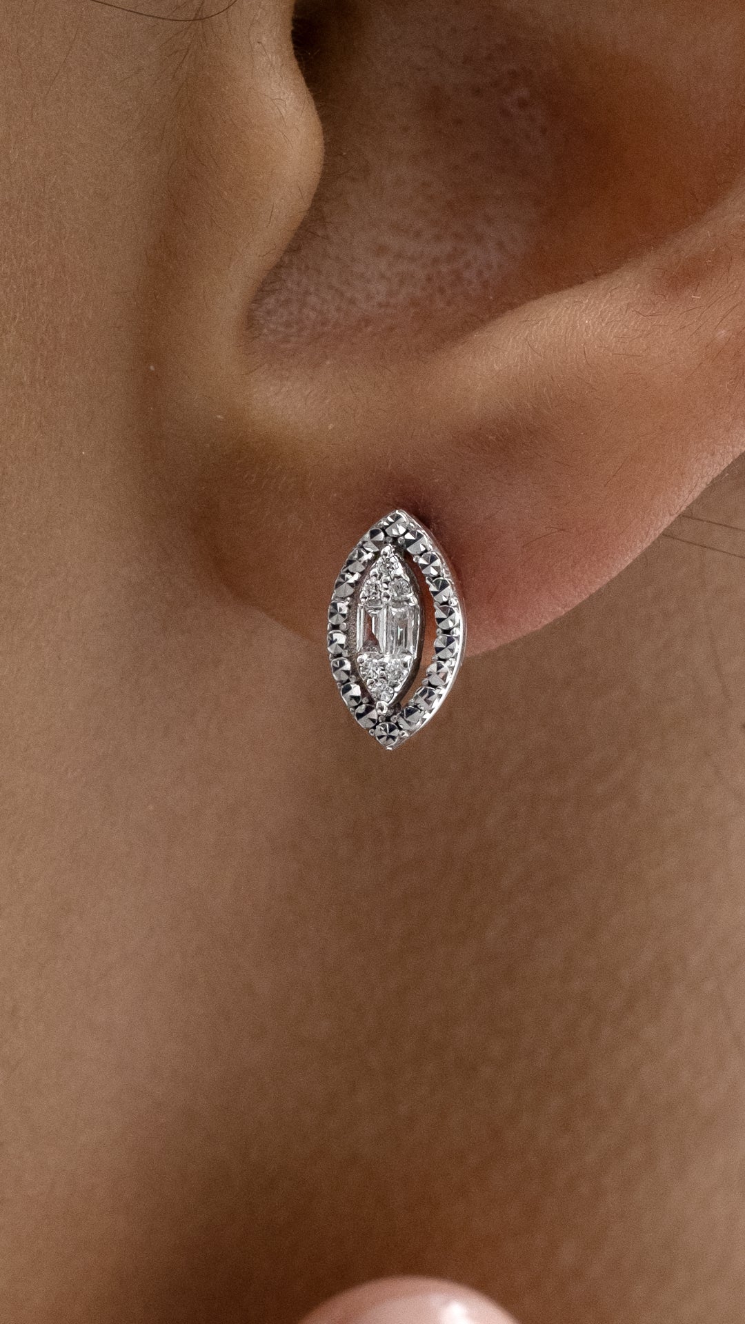 Cercei MD38588 din aur alb 14k forma marquise cu diamante - Bijuterii LA ROSA