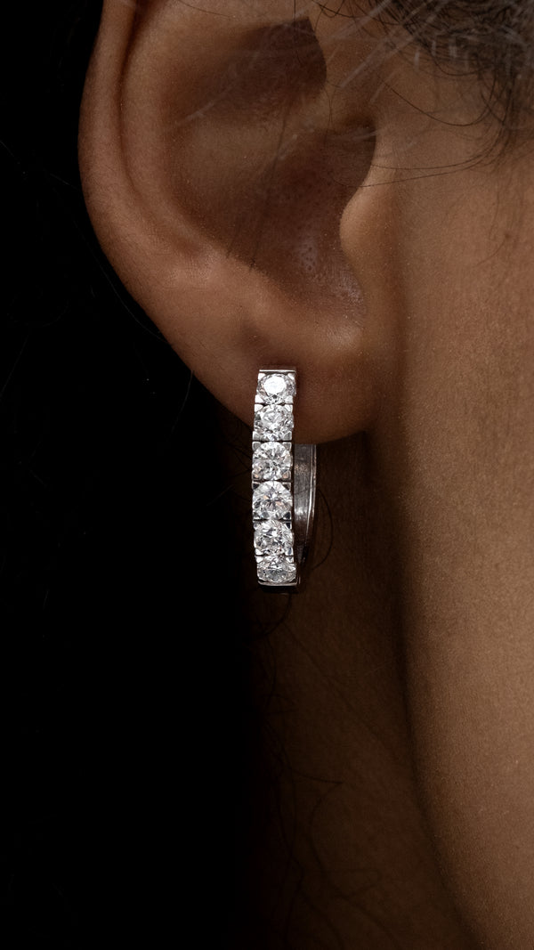 Cercei MD44068 din aur alb 14k forma rotunda cu diamante - Bijuterii LA ROSA