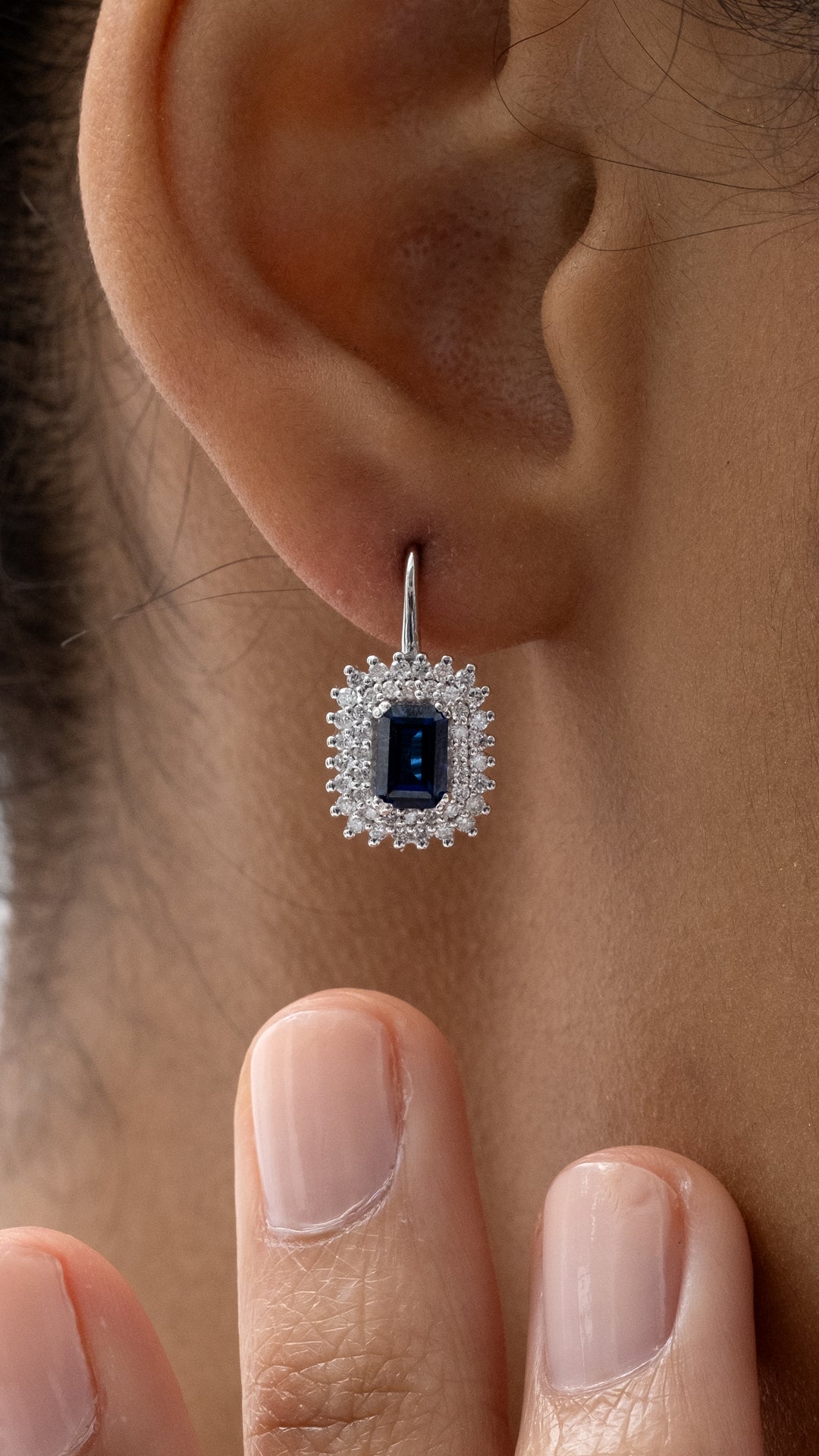 Cercei MD46920 din aur alb 14k cu safir si diamante - Bijuterii LA ROSA